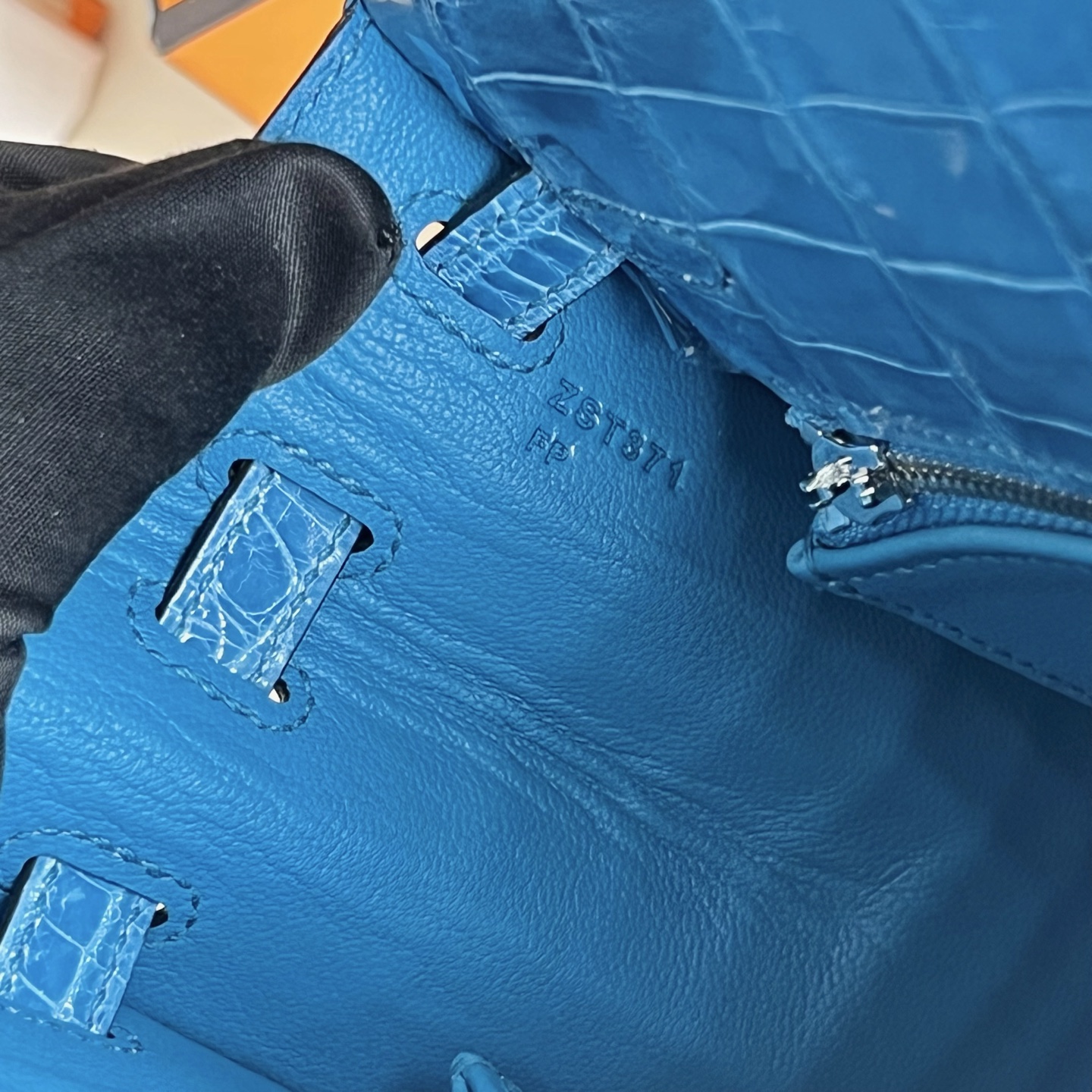 Kelly 25cm shiny nilo crocodile Color: 7Q Greek blue, silver buckle, fully handmade wax stitching phw customization✈️ - Image 5