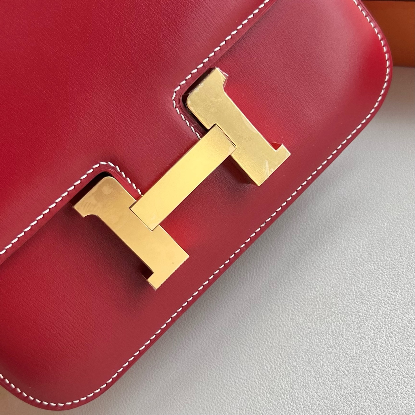 Constance 18cm Box Color: 5X Chili Red Rouge Piment Fully handmade wax stitching Gold buckle Stock