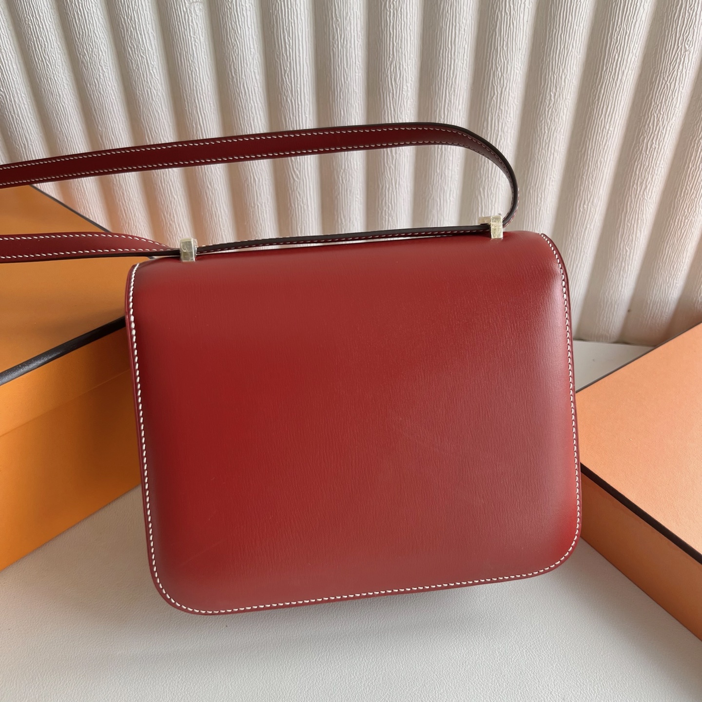 Constance 18cm Box Color: 5X Chili Red Rouge Piment Fully handmade wax stitching Gold buckle Stock - Image 3