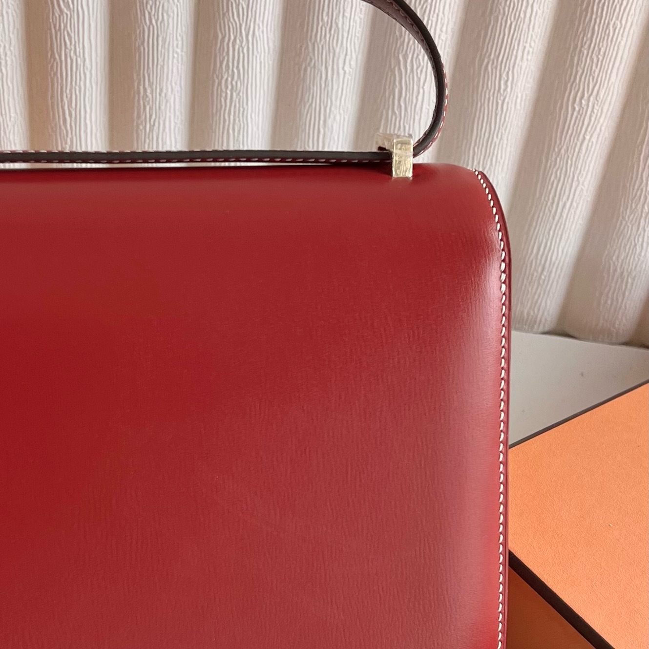 Constance 18cm Box Color: 5X Chili Red Rouge Piment Fully handmade wax stitching Gold buckle Stock - Image 4