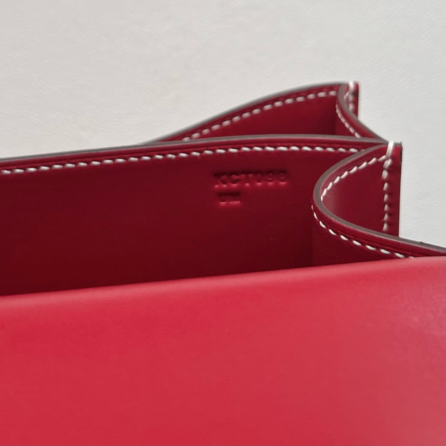 Constance 18cm Box Color: 5X Chili Red Rouge Piment Fully handmade wax stitching Gold buckle Stock - Image 6