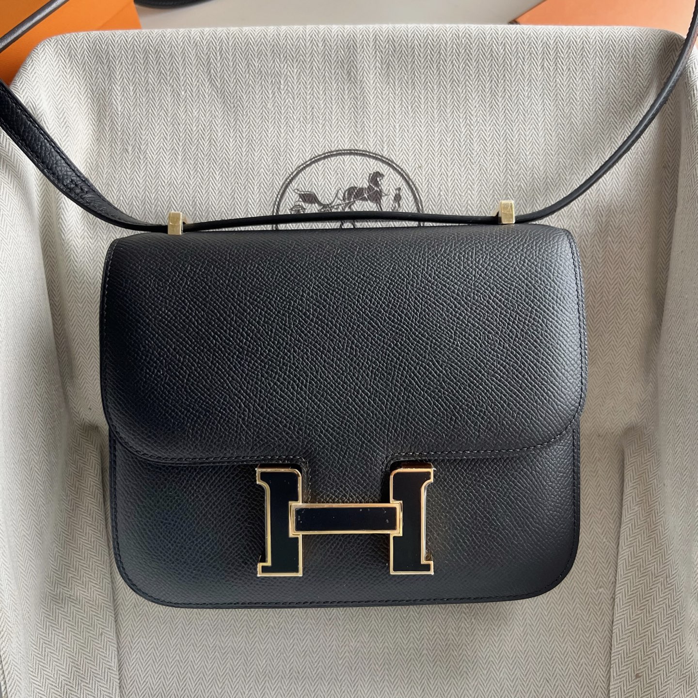 Constance 18cm Epsom Color: 89 black with black enamel buckle, fully handmade wax stitching Gold buckle customized✈️ - Image 11