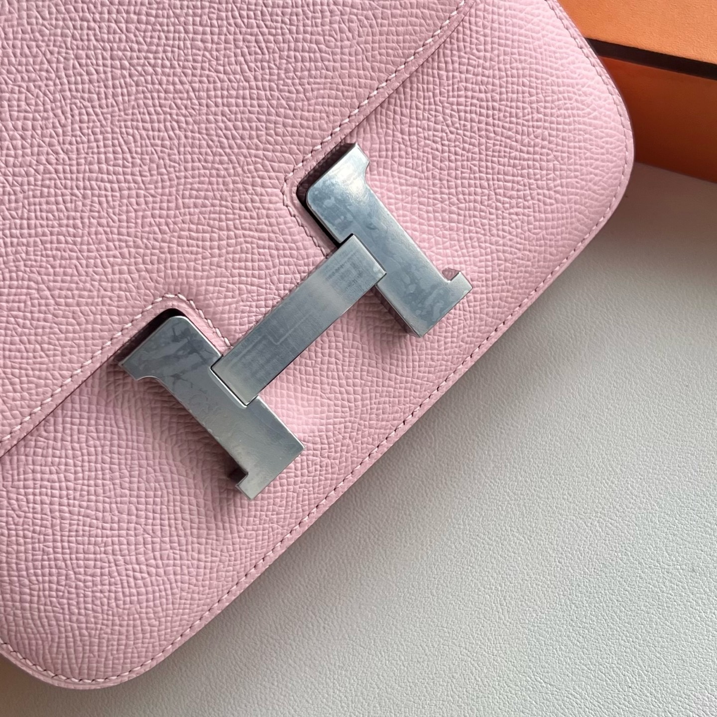 Constance 18cm Epsom Color: 3Q new pink Rose Sakura, fully handmade wax thread sewing Silver buckle customized✈️ - Image 2