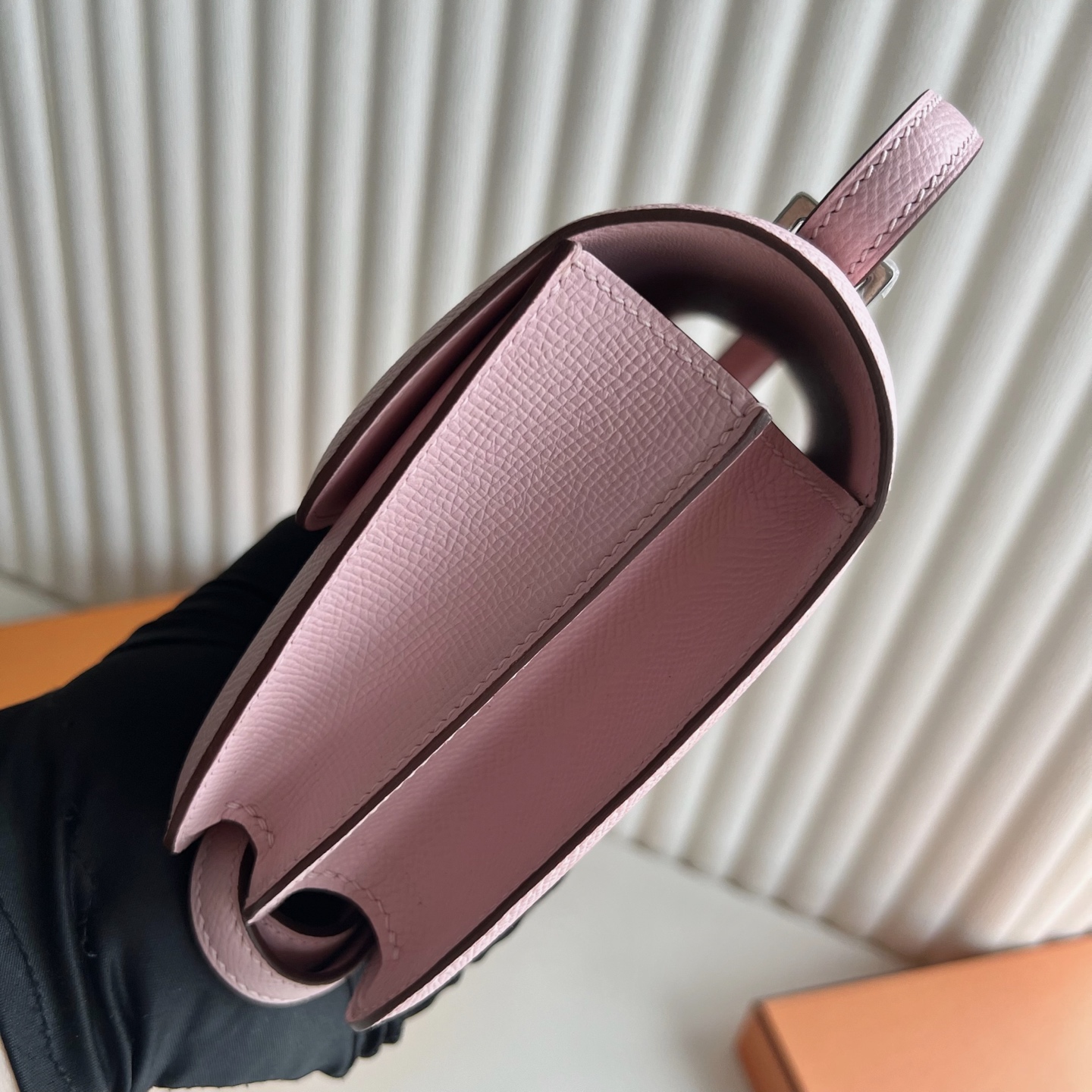 Constance 18cm Epsom Color: 3Q new pink Rose Sakura, fully handmade wax thread sewing Silver buckle customized✈️ - Image 3
