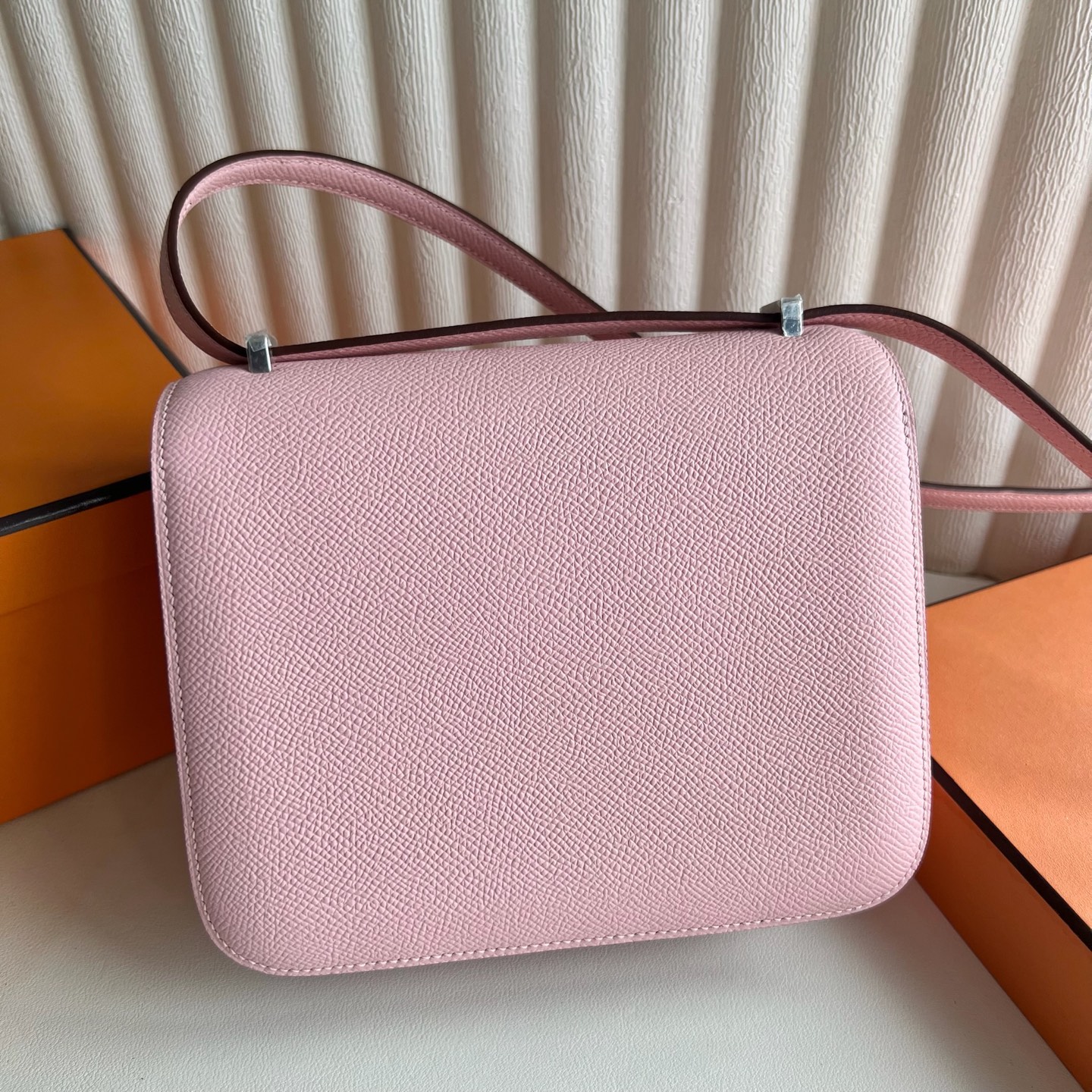 Constance 18cm Epsom Color: 3Q new pink Rose Sakura, fully handmade wax thread sewing Silver buckle customized✈️ - Image 4