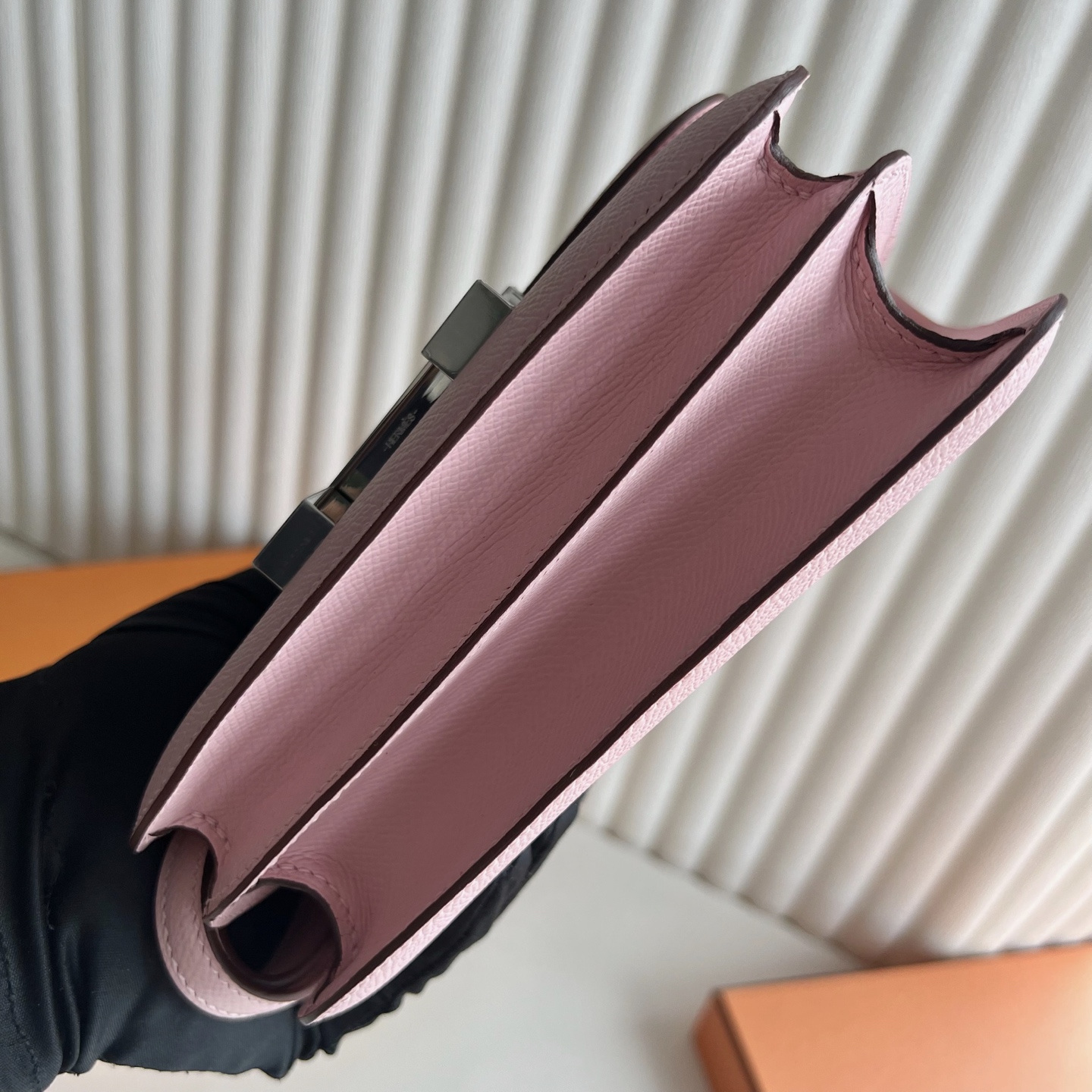 Constance 18cm Epsom Color: 3Q new pink Rose Sakura, fully handmade wax thread sewing Silver buckle customized✈️ - Image 10