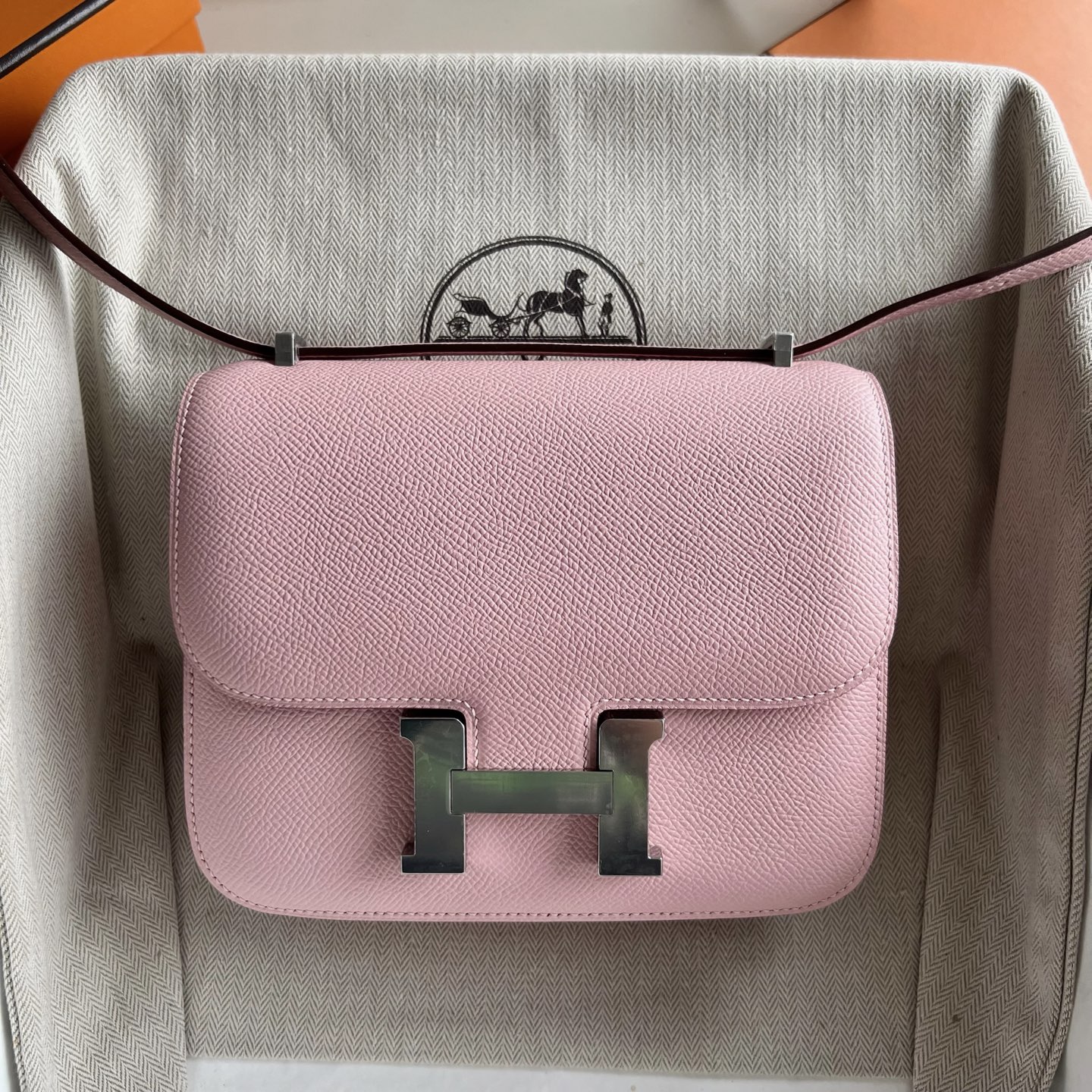 Constance 18cm Epsom Color: 3Q new pink Rose Sakura, fully handmade wax thread sewing Silver buckle customized✈️ - Image 11