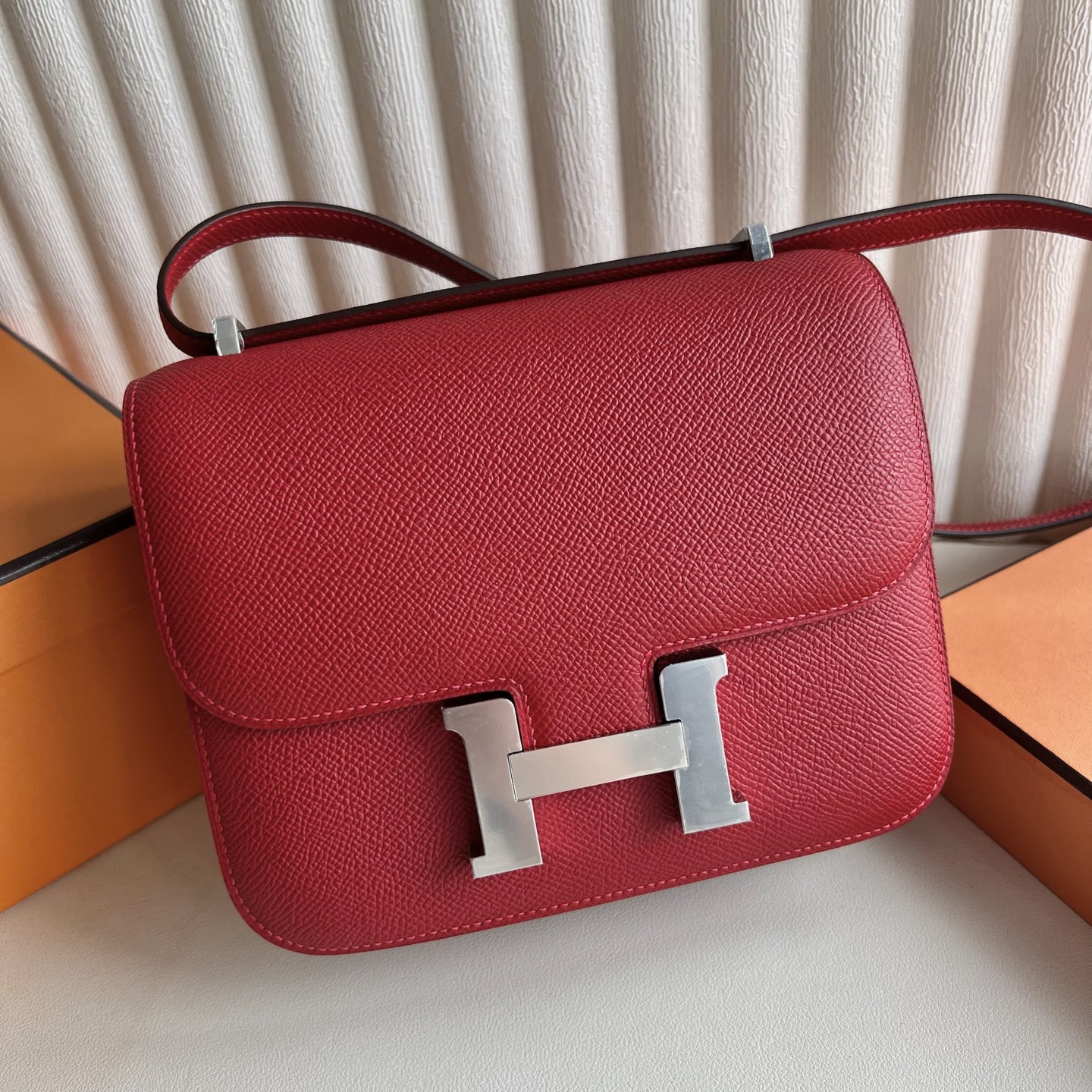Constance 18cm Epsom Color: Q5 national flag red, fully handmade wax stitching Silver buckle customized✈️