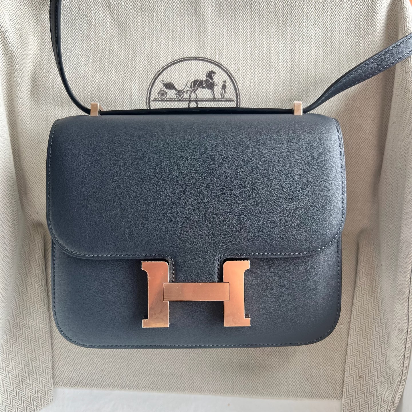 Constance 18cm mirror style🪞 Swift Color: Ck76 deep sea blue, rose gold buckle, fully handmade wax stitching Rose gold hardware customized✈️ - Image 11