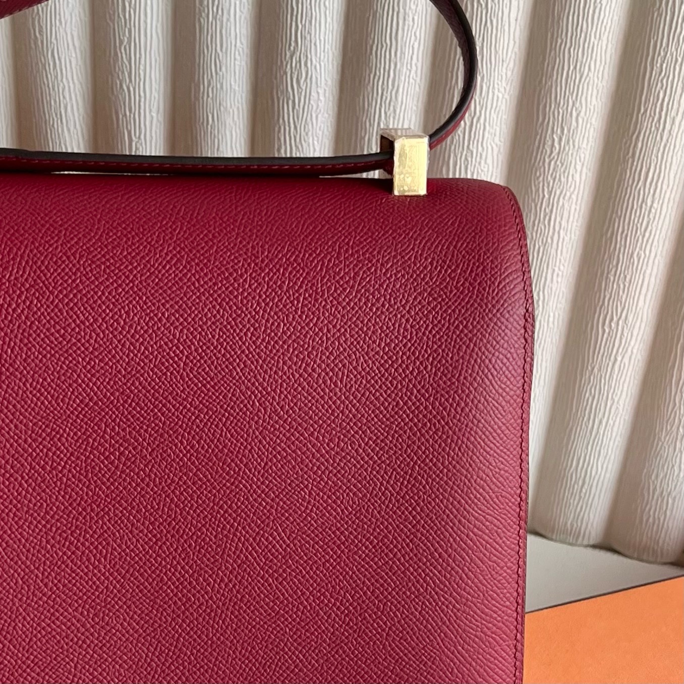 Constance 24cm Epsom original imported German palm print Color: K1 pomegranate red, fully handmade wax stitching, gold buckle, customized✈️ - Image 5