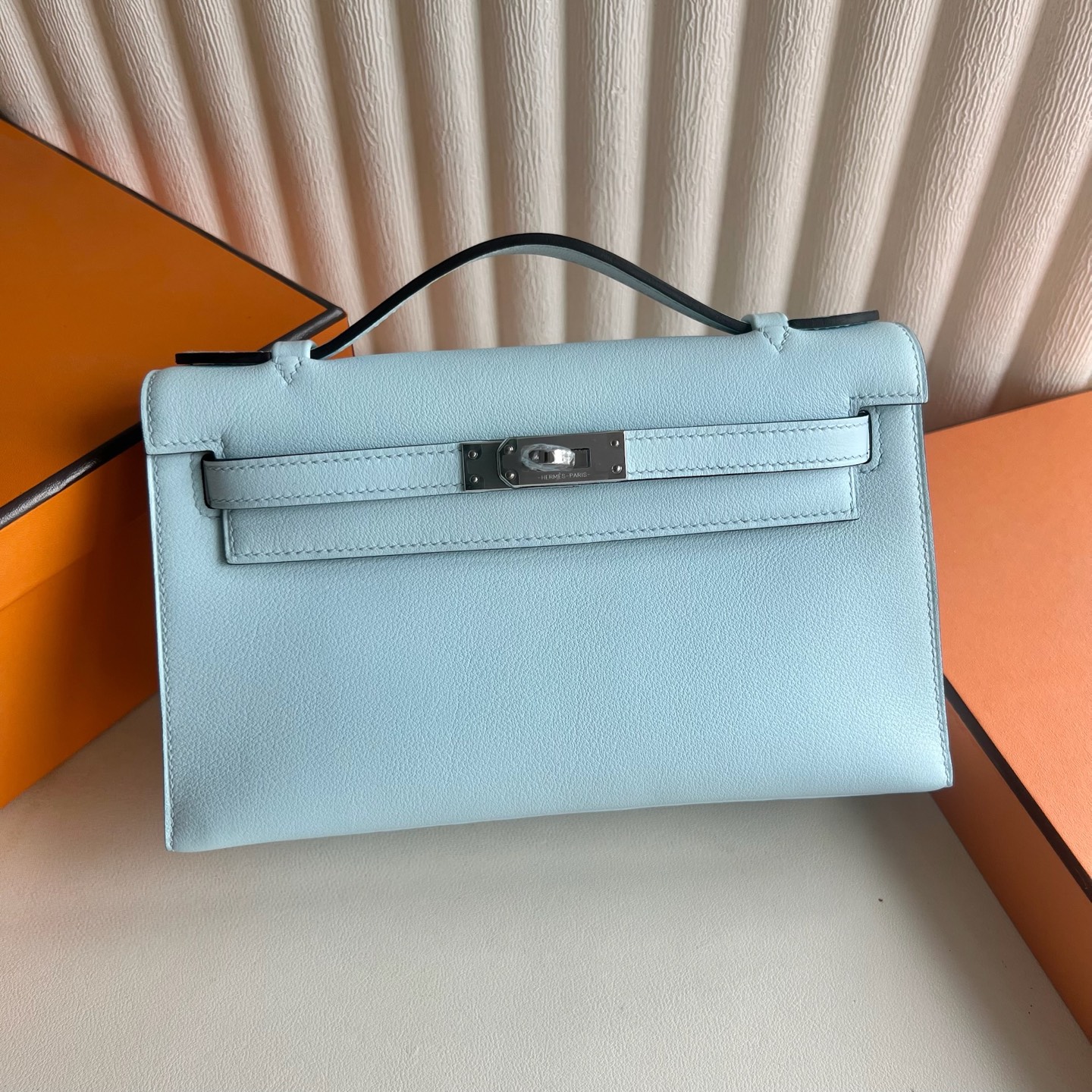 Mini Kelly Pochette 22cm Swift Color: U2 breeze blue, fully handmade wax stitching Silver buckle customized✈️