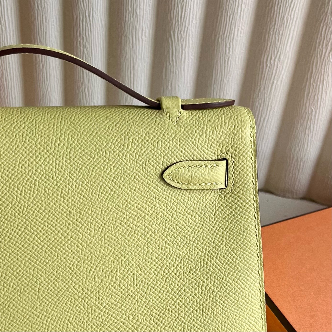 Mini Kelly Pochette 22cm Epsom Color: 1Z chick yellow Jaune Poussin Fully handmade wax thread sewing Silver buckle customized✈️ - Image 5