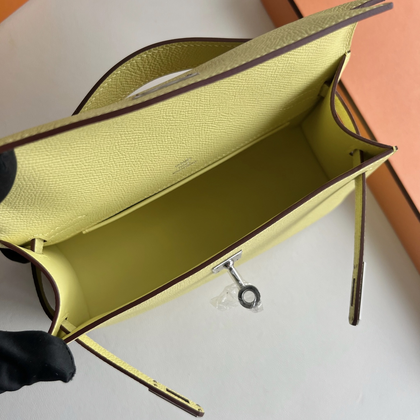 Mini Kelly Pochette 22cm Epsom Color: 1Z chick yellow Jaune Poussin Fully handmade wax thread sewing Silver buckle customized✈️ - Image 6