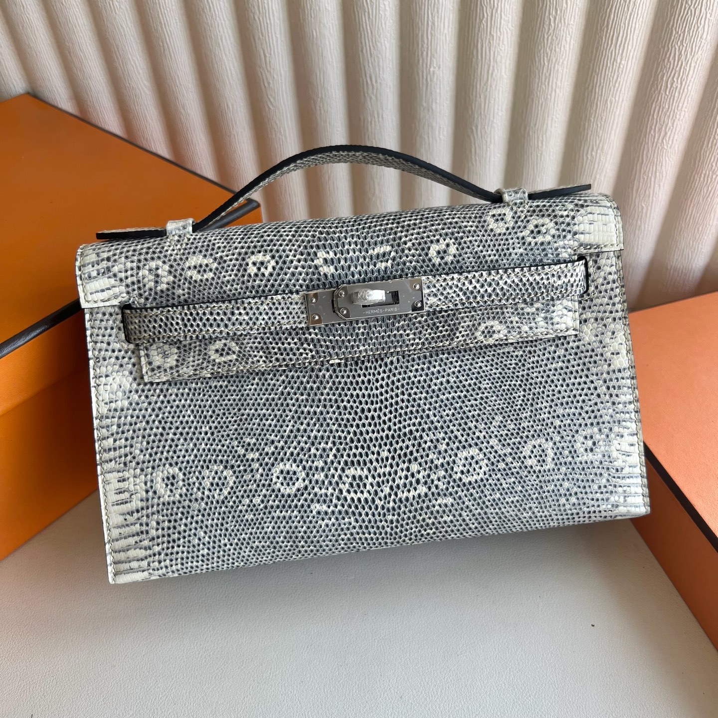 Mini Kelly Pochette 22cm Lizard imported lizard skin Color: 1B natural color, silver buckle, fully handmade wax stitching Phw customized✈️