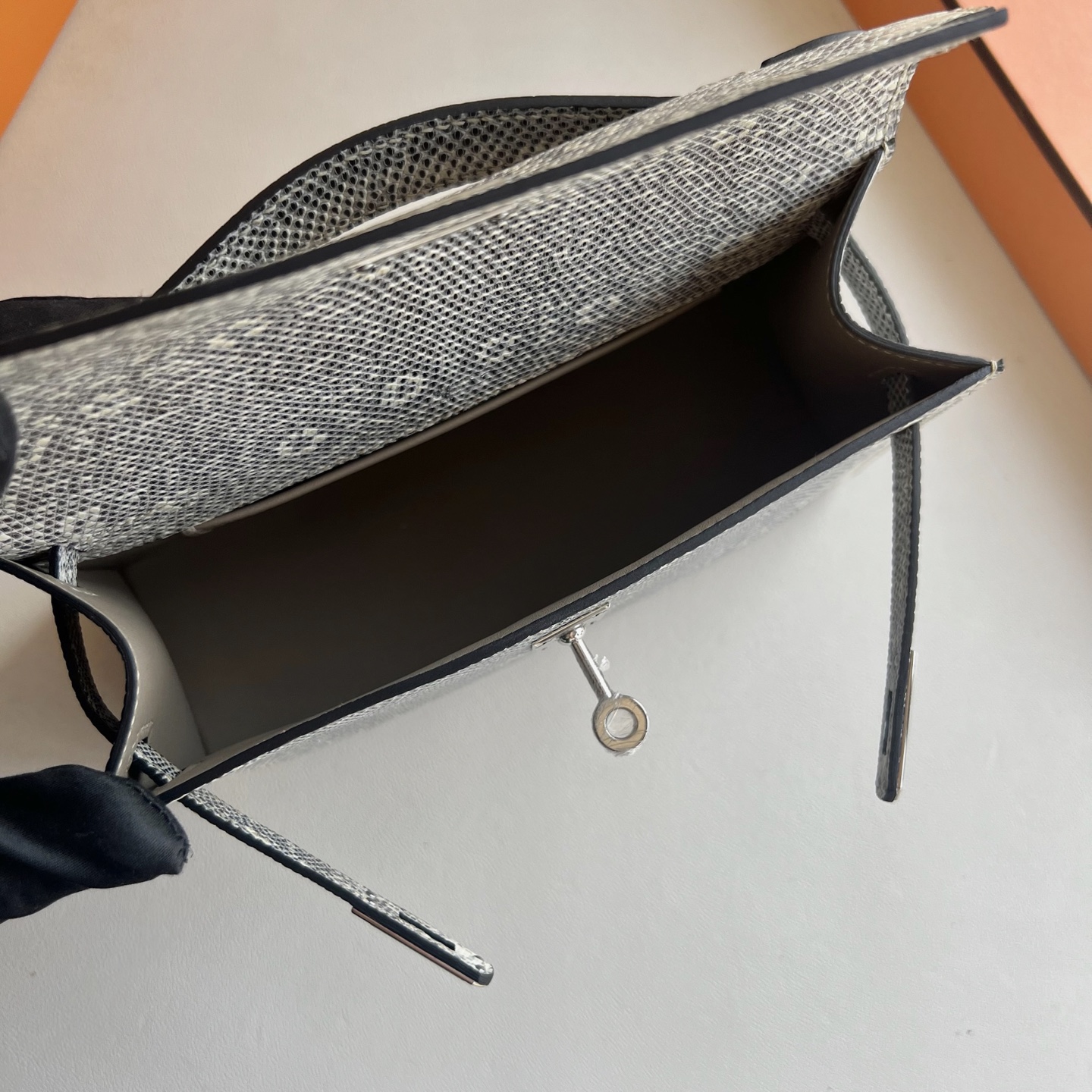 Mini Kelly Pochette 22cm Lizard imported lizard skin Color: 1B natural color, silver buckle, fully handmade wax stitching Phw customized✈️ - Image 6
