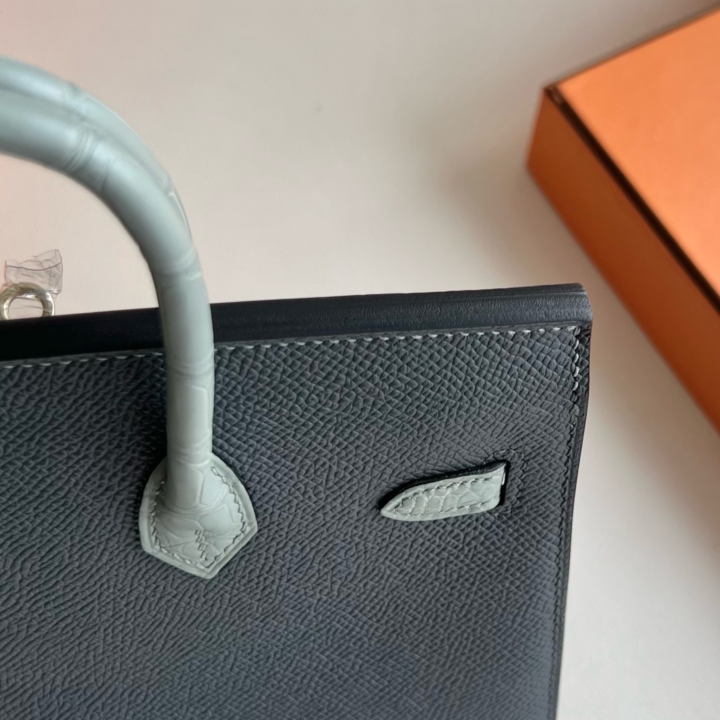 Birkin 20cm limited edition gray little house 🏠 Fully handmade wax stitching Phw Stock - Image 4