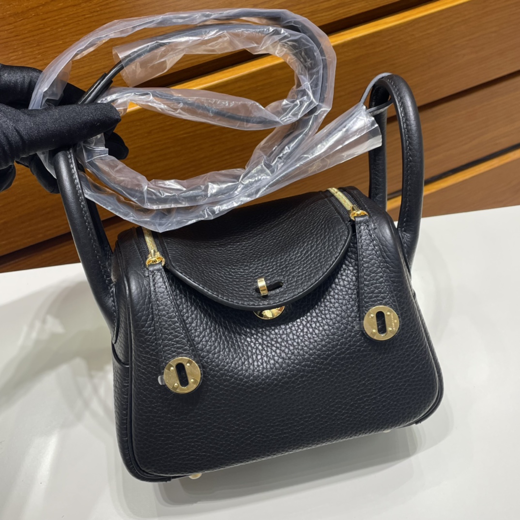 Mini Lindy Clemence 89 black Noir gold buckle fully handmade wax stitching Ghw Stock