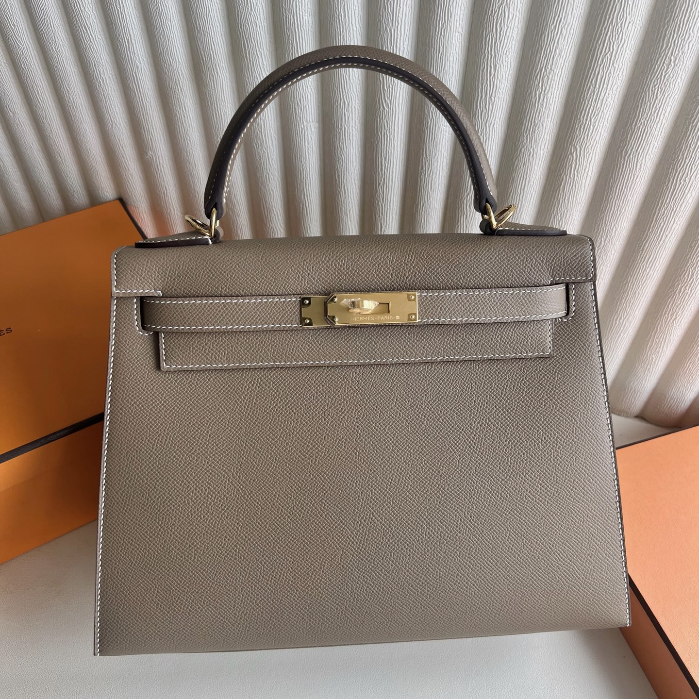 Kelly 28cm Epsom original imported German palm print Color: 18 Elephant Gray Etoupe Fully handmade wax stitching Gold buckle customized✈️