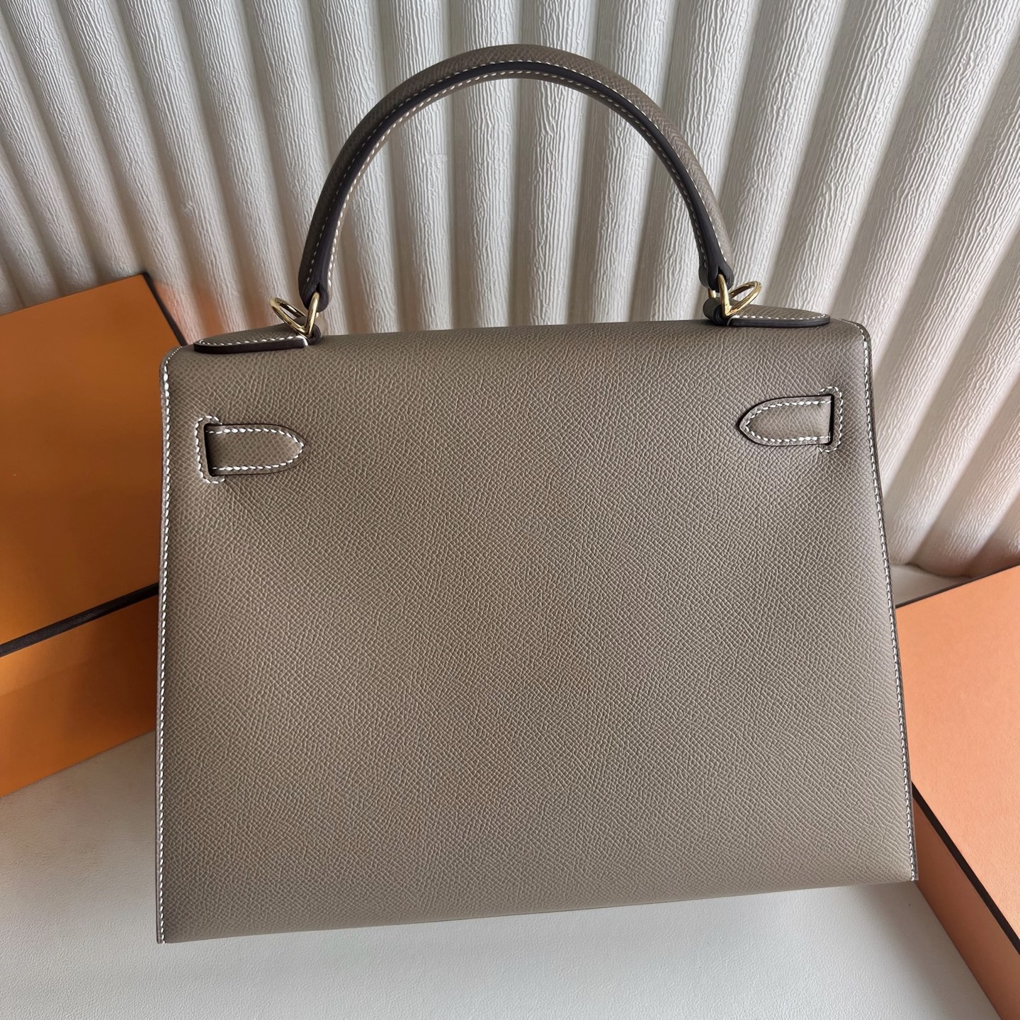 Kelly 28cm Epsom original imported German palm print Color: 18 Elephant Gray Etoupe Fully handmade wax stitching Gold buckle customized✈️ - Image 4