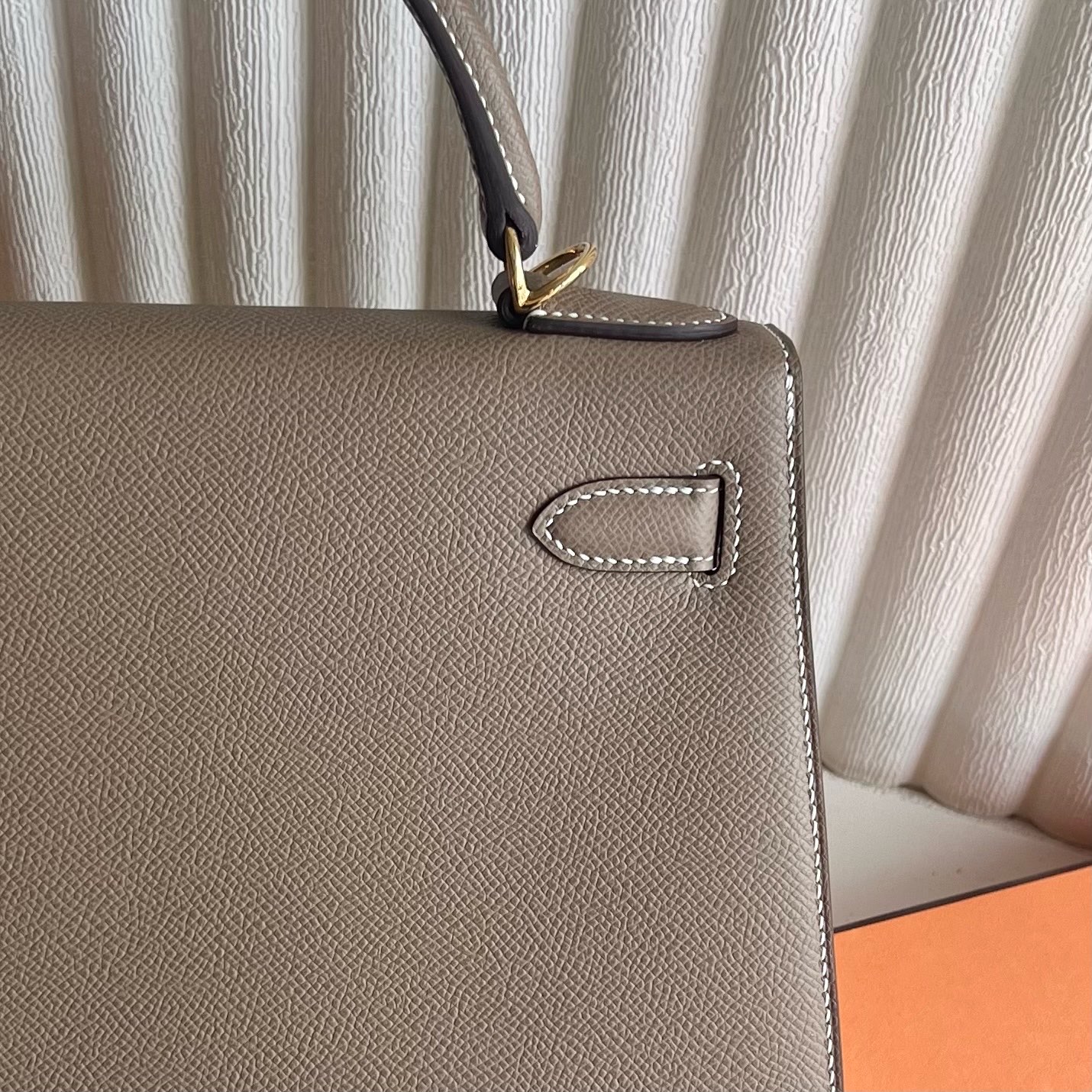 Kelly 28cm Epsom original imported German palm print Color: 18 Elephant Gray Etoupe Fully handmade wax stitching Gold buckle customized✈️ - Image 5