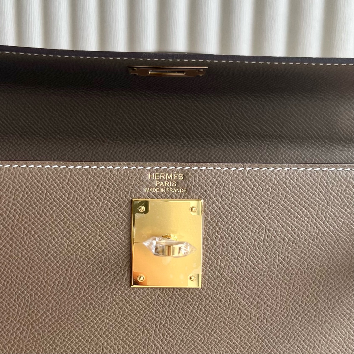 Kelly 28cm Epsom original imported German palm print Color: 18 Elephant Gray Etoupe Fully handmade wax stitching Gold buckle customized✈️ - Image 7