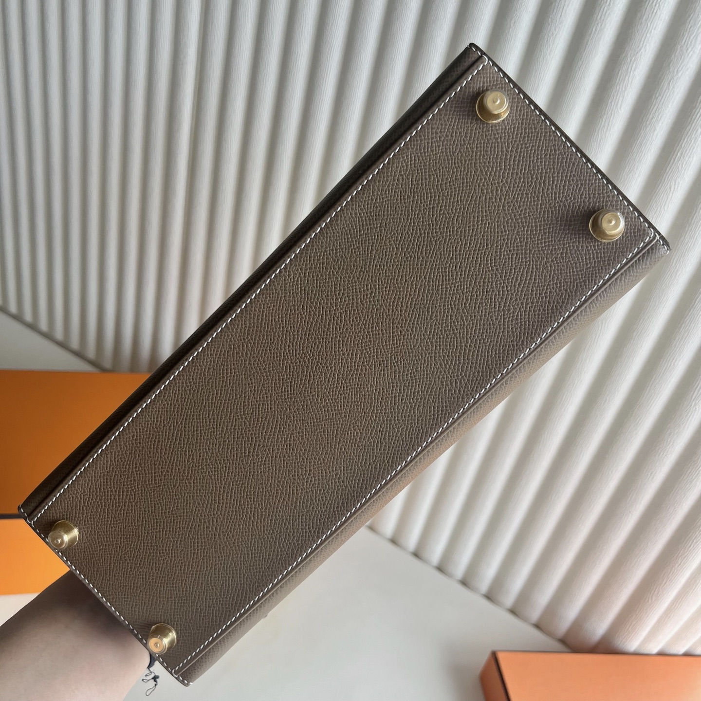 Kelly 28cm Epsom original imported German palm print Color: 18 Elephant Gray Etoupe Fully handmade wax stitching Gold buckle customized✈️ - Image 10