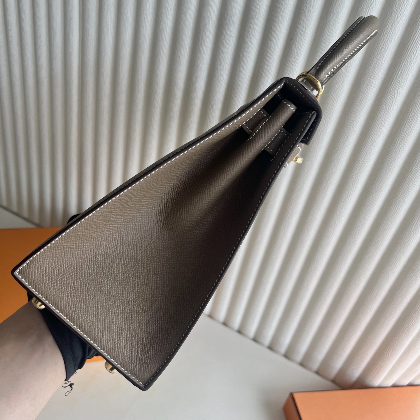 Kelly 28cm Epsom original imported German palm print Color: 18 Elephant Gray Etoupe Fully handmade wax stitching Gold buckle customized✈️ - Image 9