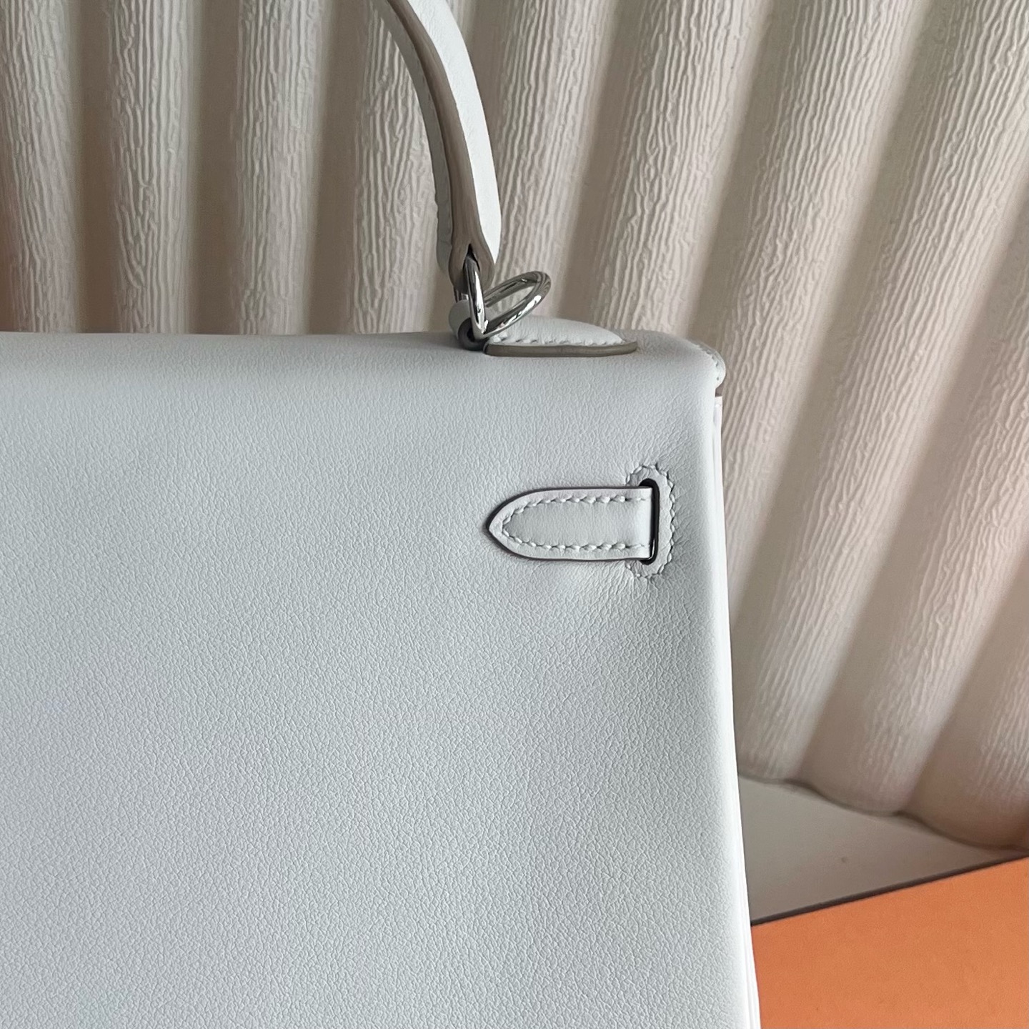 Kelly 25cm Swift original imported plain leather Color: M4 milk gray Gris Pale silver buckle, fully handmade wax stitching Silver buckle customized✈️ - Image 5