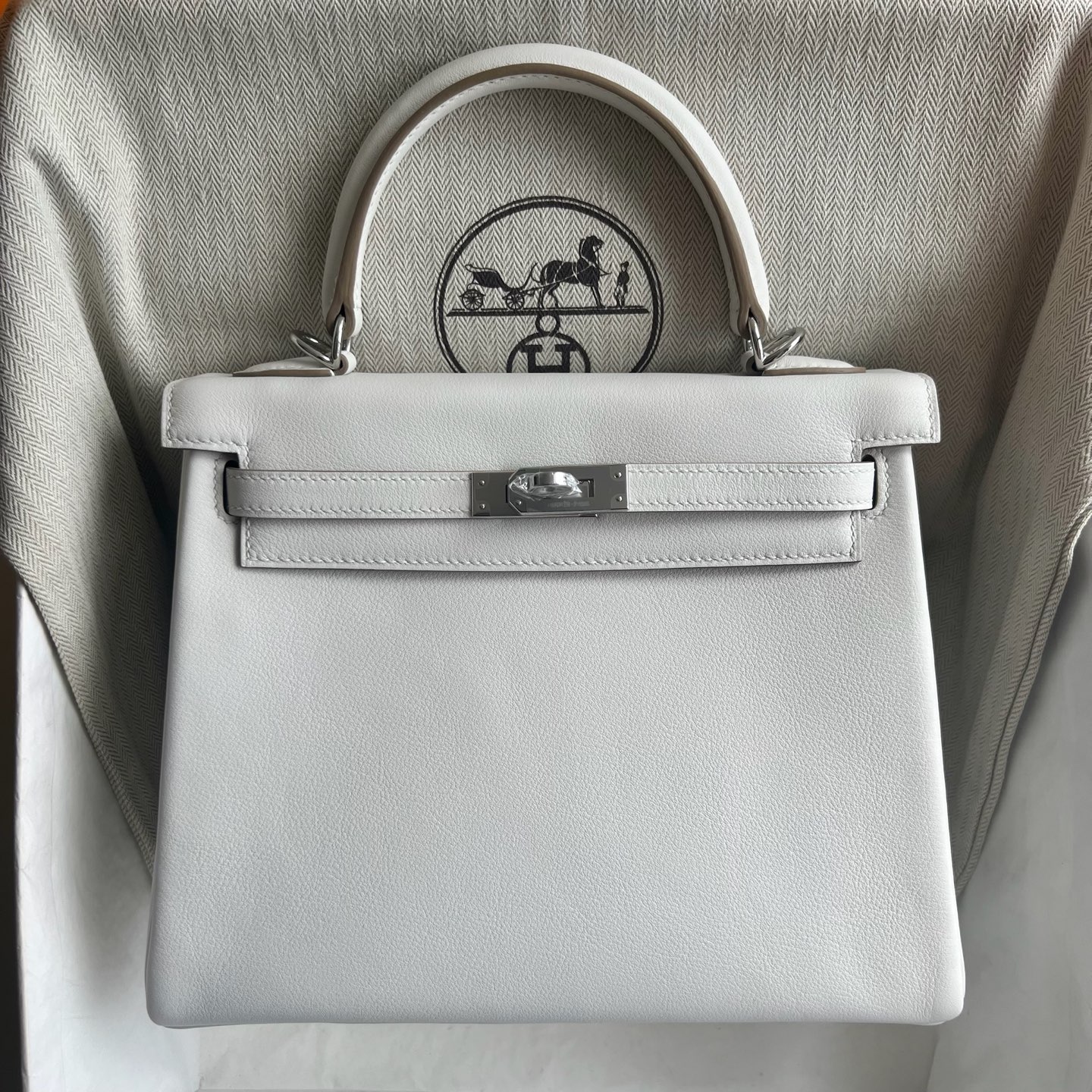 Kelly 25cm Swift original imported plain leather Color: M4 milk gray Gris Pale silver buckle, fully handmade wax stitching Silver buckle customized✈️ - Image 11