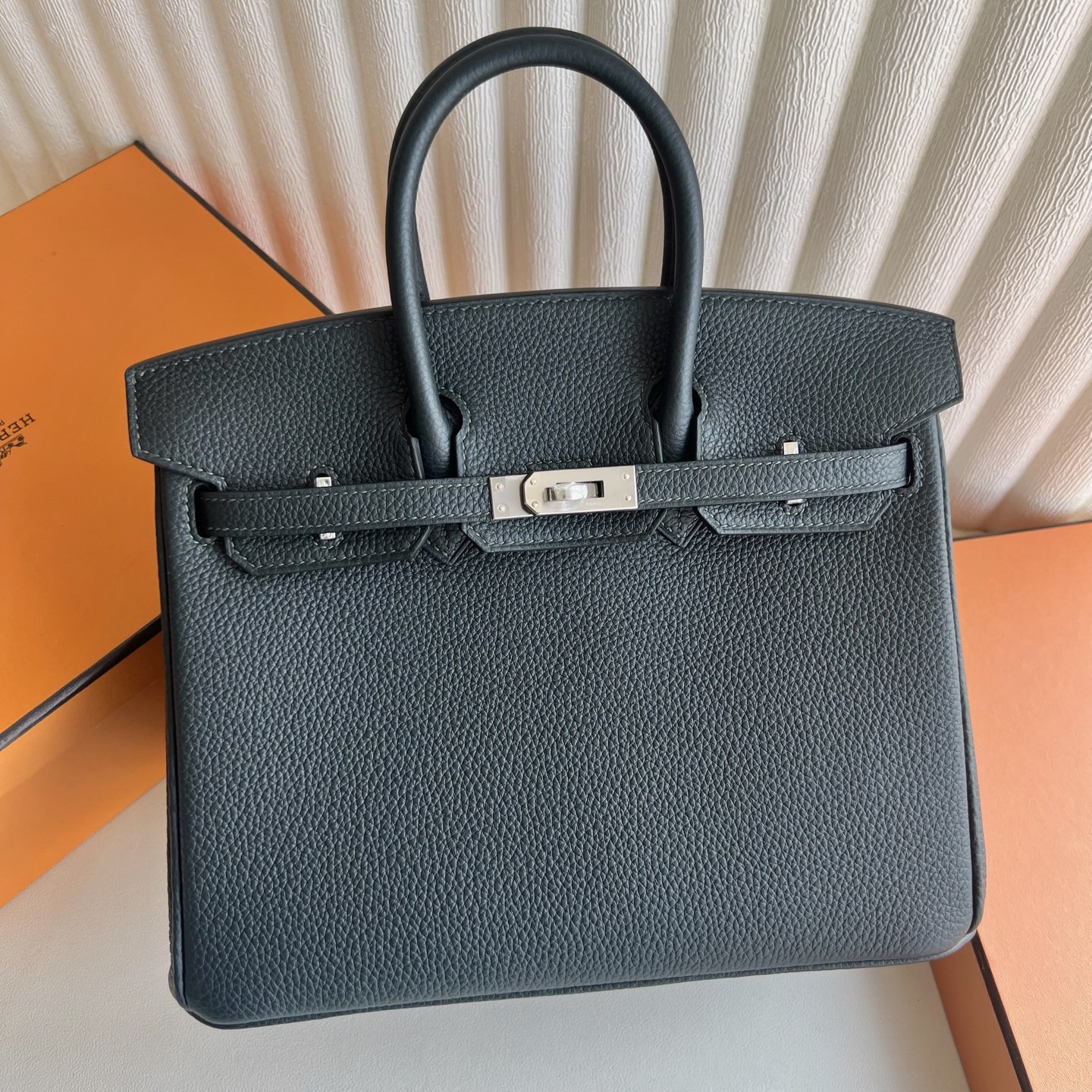 Birkin 25cm Togo original calfskin imported from Germany Color: 6O cypress green Vert Cypres fully handmade wax stitching Silver buckle customized✈️