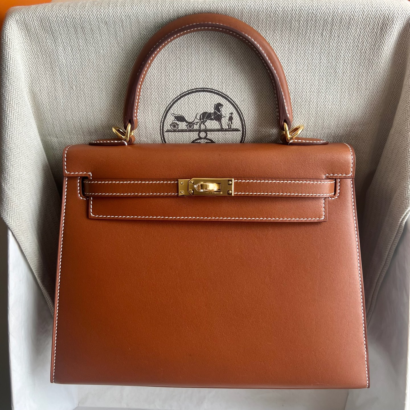 In stock Kelly 25cm Barenia outseam plain saddle leather Color: 34 Fauve original color gold buckle fully handmade wax stitching Gold buckle Stock - Image 12