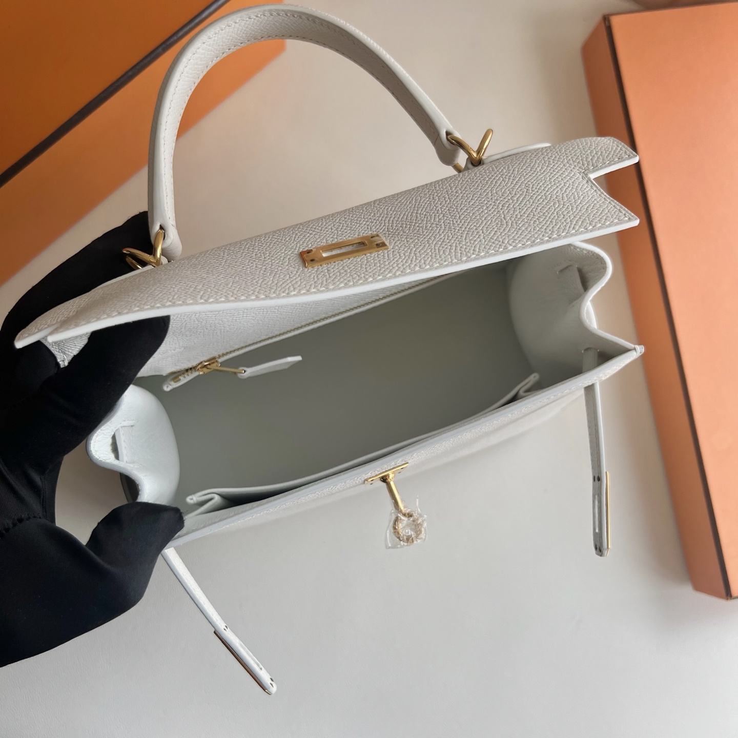 Spot Kelly 25cm Epsom Color: 01 pure white Blanc gold buckle fully handmade wax stitching Ghw Stock - Image 6