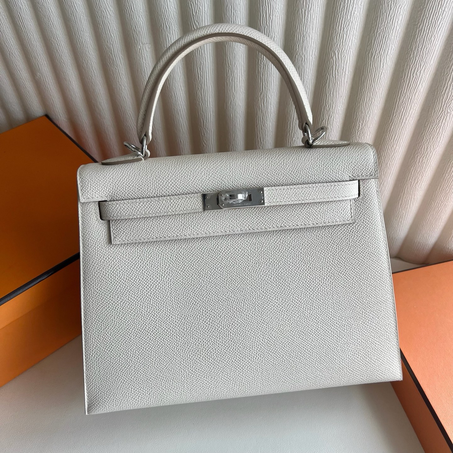 Spot Kelly 25cm Epsom Color: Ck10 milkshake white Craie silver buckle, fully handmade wax stitching Phw Stock