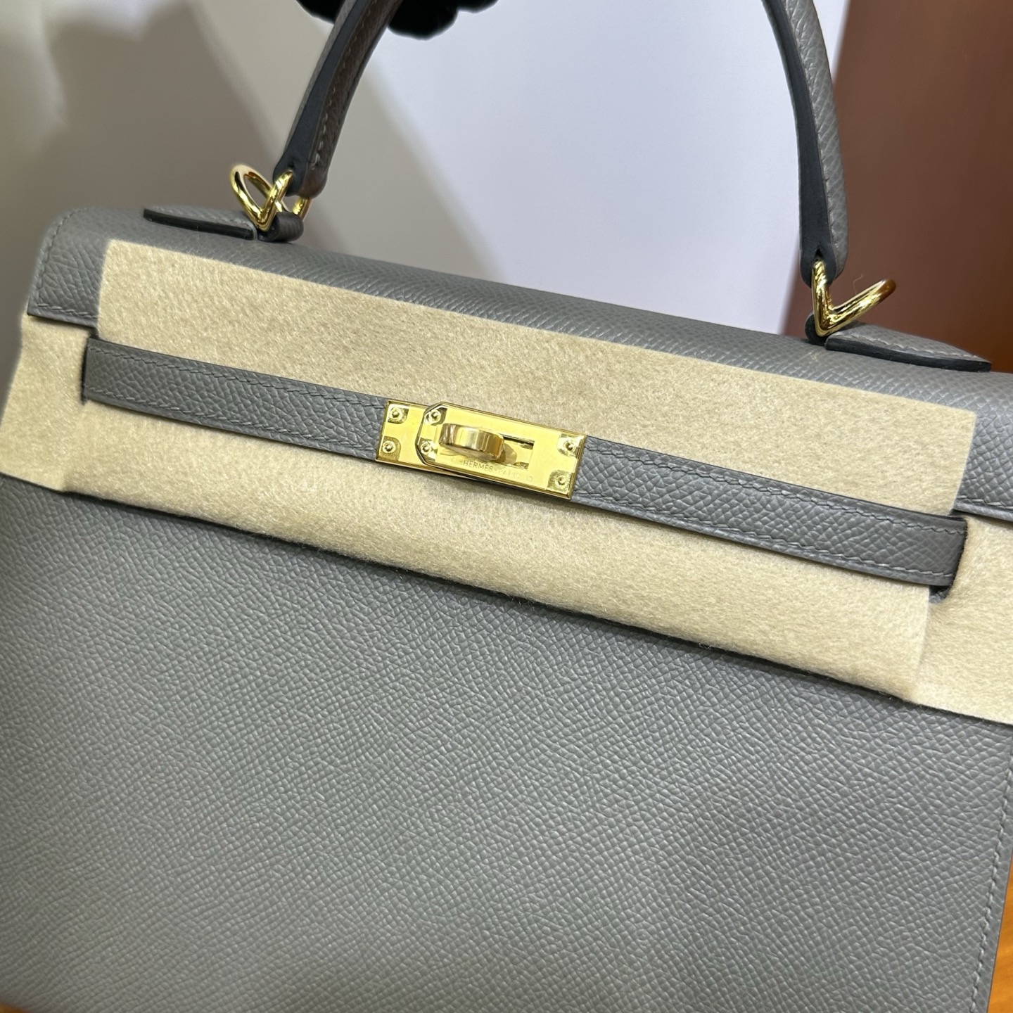 Kelly 25cm Epsom Color: 0L Cumulonimbus Gray Gris Meyer Fully handmade wax stitching Original hardware hand-engraved Gold buckle customized✈️ - Image 4