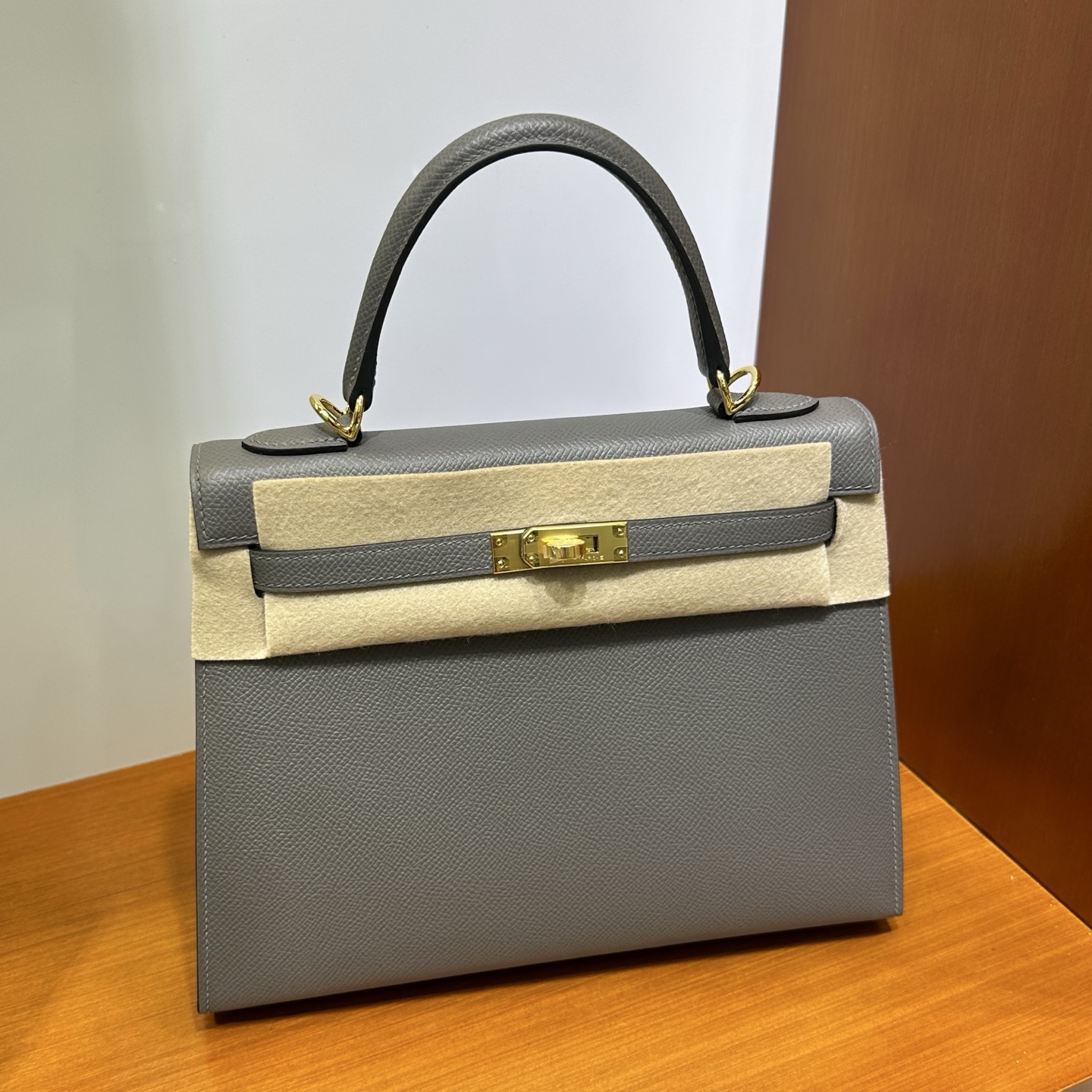 Kelly 25cm Epsom Color: 0L Cumulonimbus Gray Gris Meyer Fully handmade wax stitching Original hardware hand-engraved Gold buckle customized✈️ - Image 12
