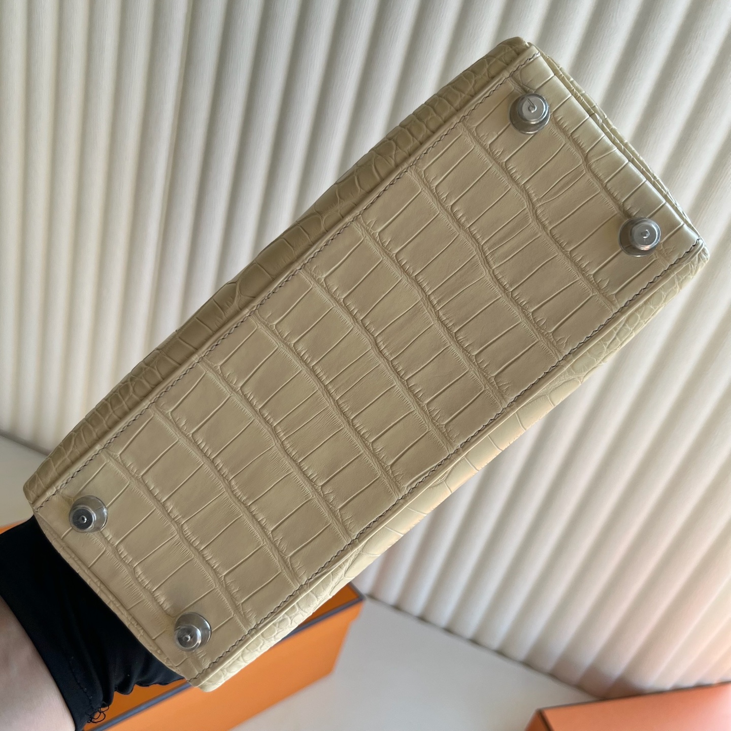 Kelly 25cm Matte Alligator Crocodile Color: Y1 Vanilla, fully handmade wax stitching Silver buckle customized✈️ - Image 10