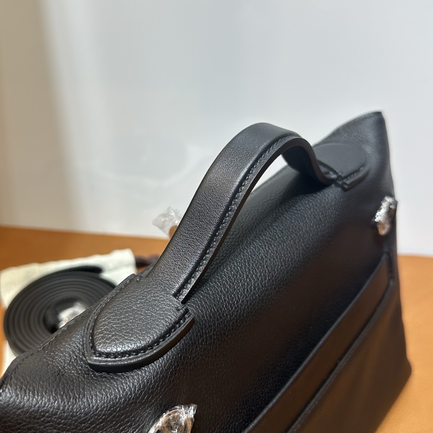 Mini 24/24 Touch 21cm Evercolor/Ostrich Color: Ck89 black Noir fully handmade wax thread sewing Silver buckle customized✈️ - Image 6