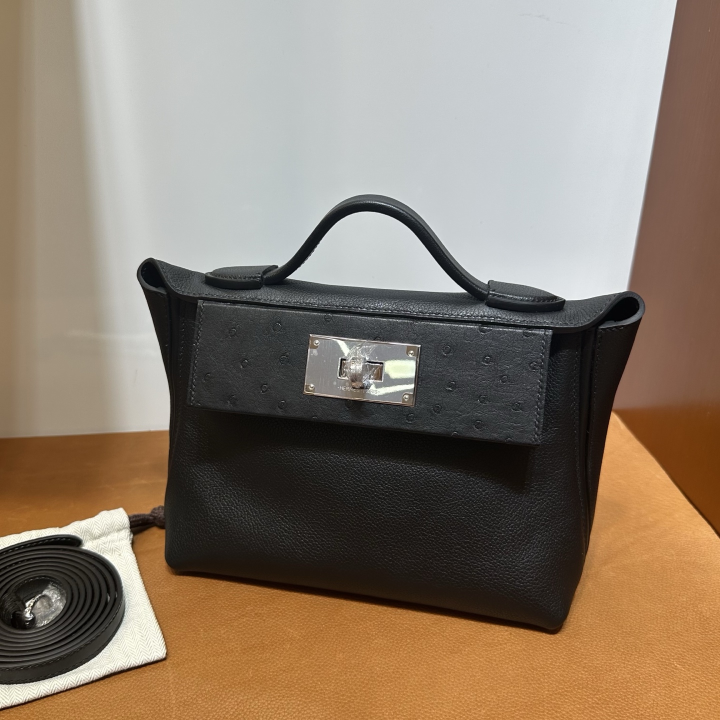 Mini 24/24 Touch 21cm Evercolor/Ostrich Color: Ck89 black Noir fully handmade wax thread sewing Silver buckle customized✈️ - Image 12