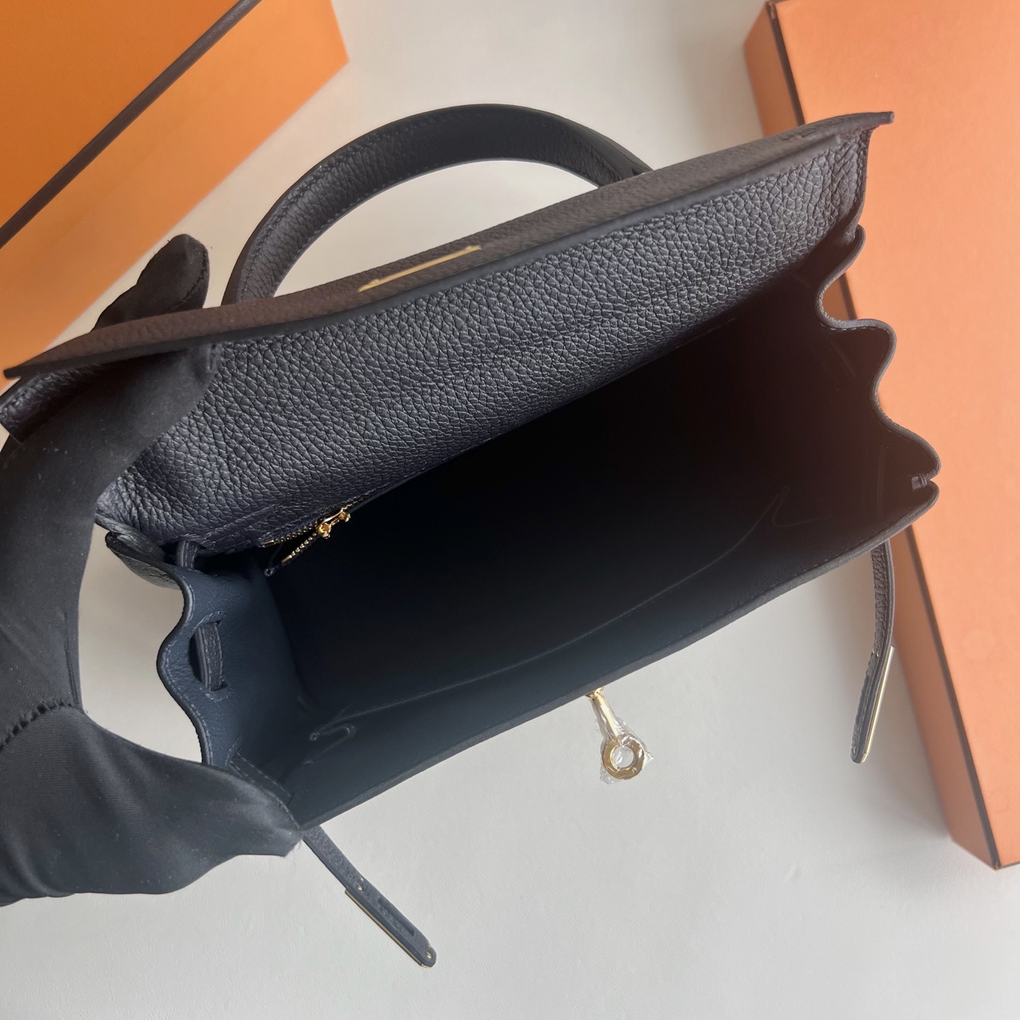 Kelly 25cm Togo original calfskin imported from Germany Color: 3Y navy blue Caban gold buckle, fully handmade wax stitching Ghw customized✈️ - Image 6