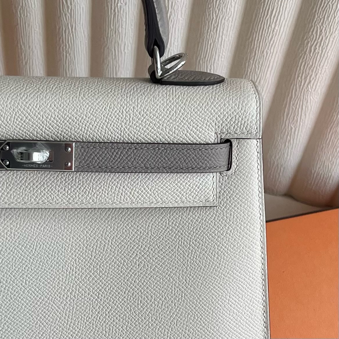 Kelly 25cm Epsom original imported German palm print Color: 10 Milkshake White/M8 Asphalt Gray Silver Buckle Fully handmade wax stitching, customized✈️ - Image 2