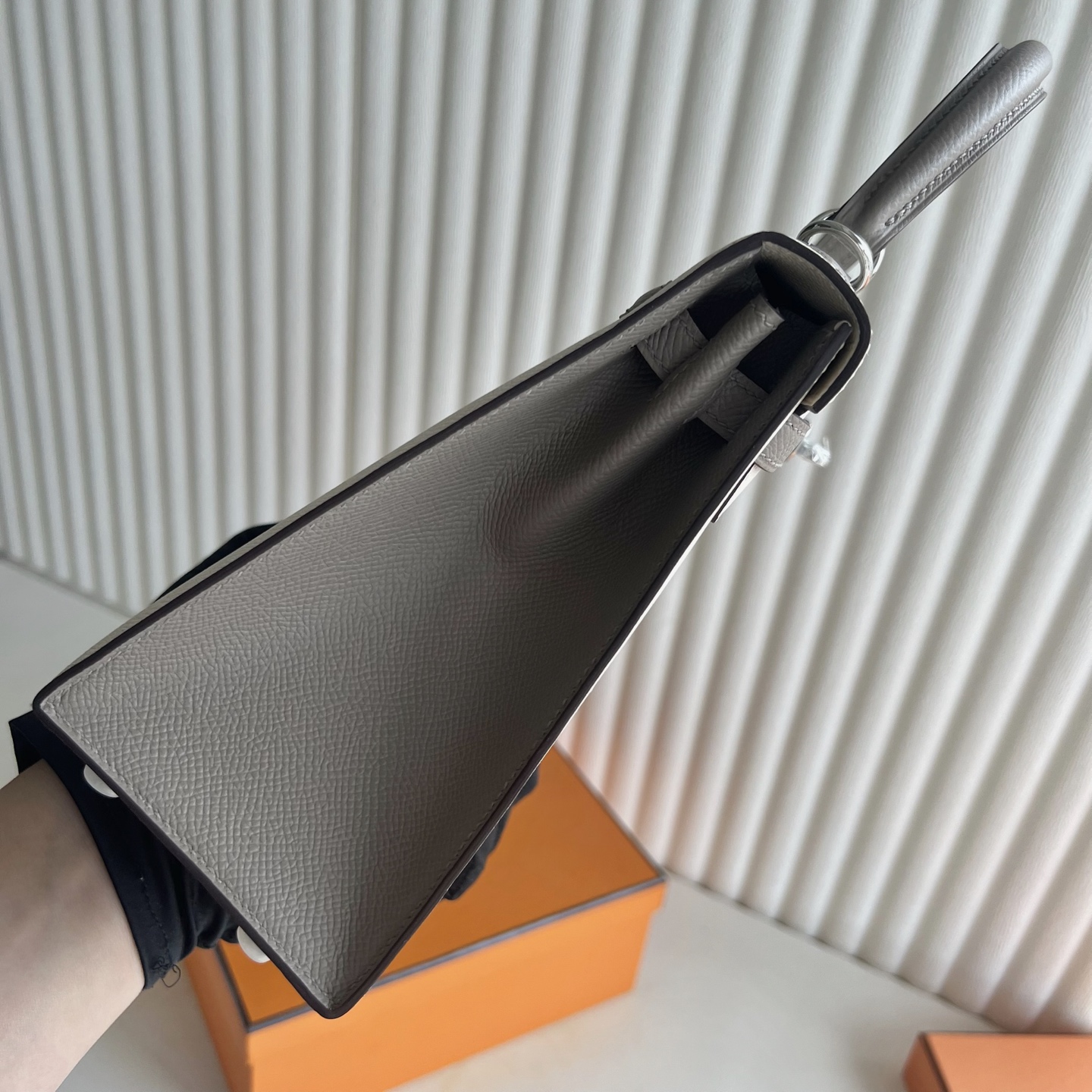 Kelly 25cm Epsom original imported German palm print Color: 10 Milkshake White/M8 Asphalt Gray Silver Buckle Fully handmade wax stitching, customized✈️ - Image 9