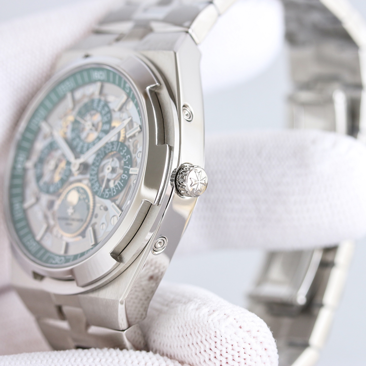 Vacheron Constantin's 4300V New Green Skeleton Perpetual Calendar Multi-Function Watch, with Fashion White Tape/Sunshine Orange Tape Exclusive Fashion Version Equipped with Cal, which is consistent with the original product - Image 7