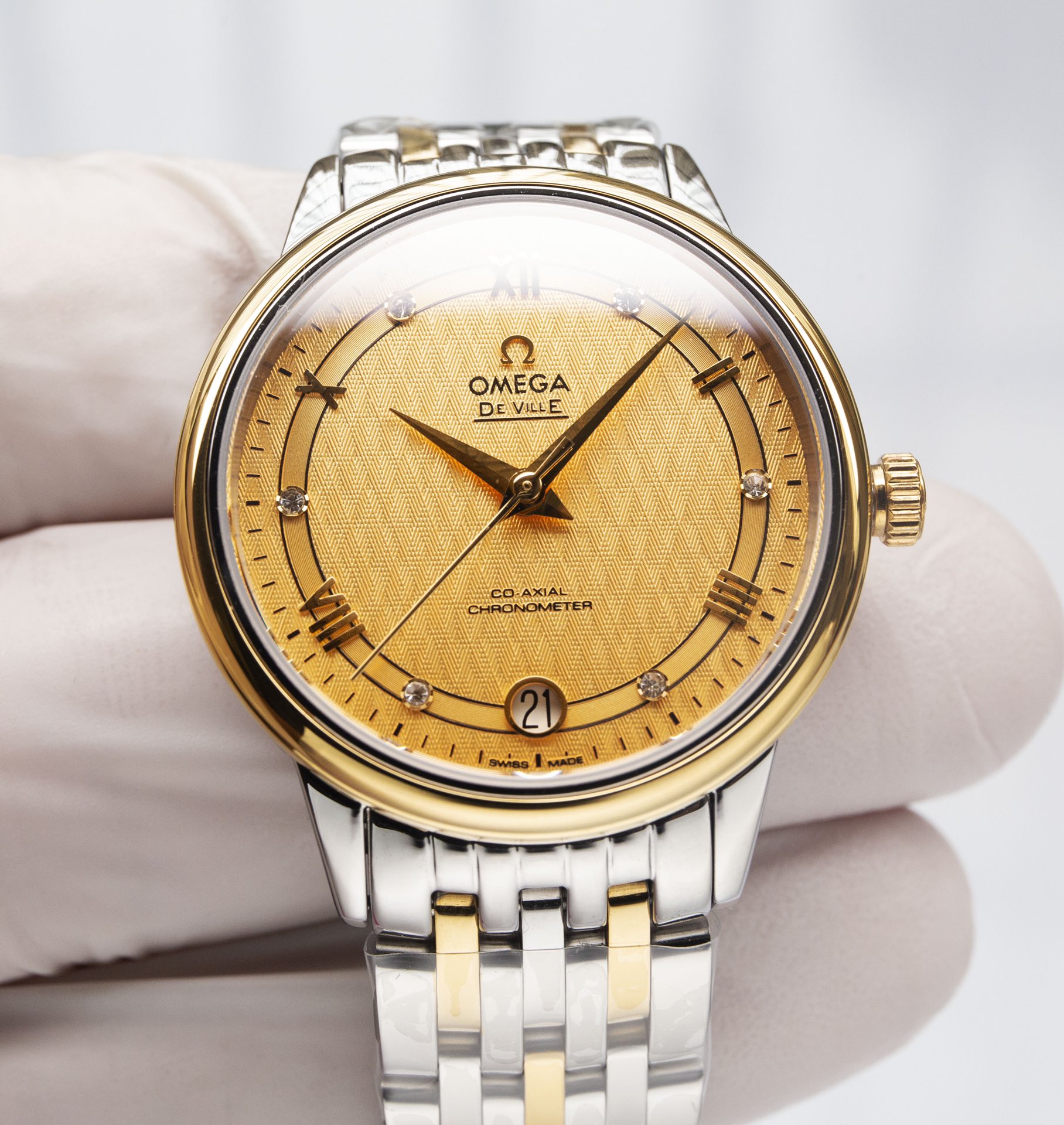 Omega-De Ville Series-Couple Watches! Genuine mold opening, 👏The lettering is the same as the original product with sun pattern, the curved surface is upgraded to high-definition arched double sapphire glass (clearer display, anti-scratch) 👏The back of the steel belt is also synchronized with the original laser product batch number! It took 9 months to make many corrections and upgrades to create a 1:1 shell model, striving for perfection! The diameter of men's clothing is 39.5mm, and the diameter of women's clothing is 32.7mm👏! The style adopts the original Citizen 8215® movement, which vibrates 28,800 times per hour, and has zero repair quality - Image 3