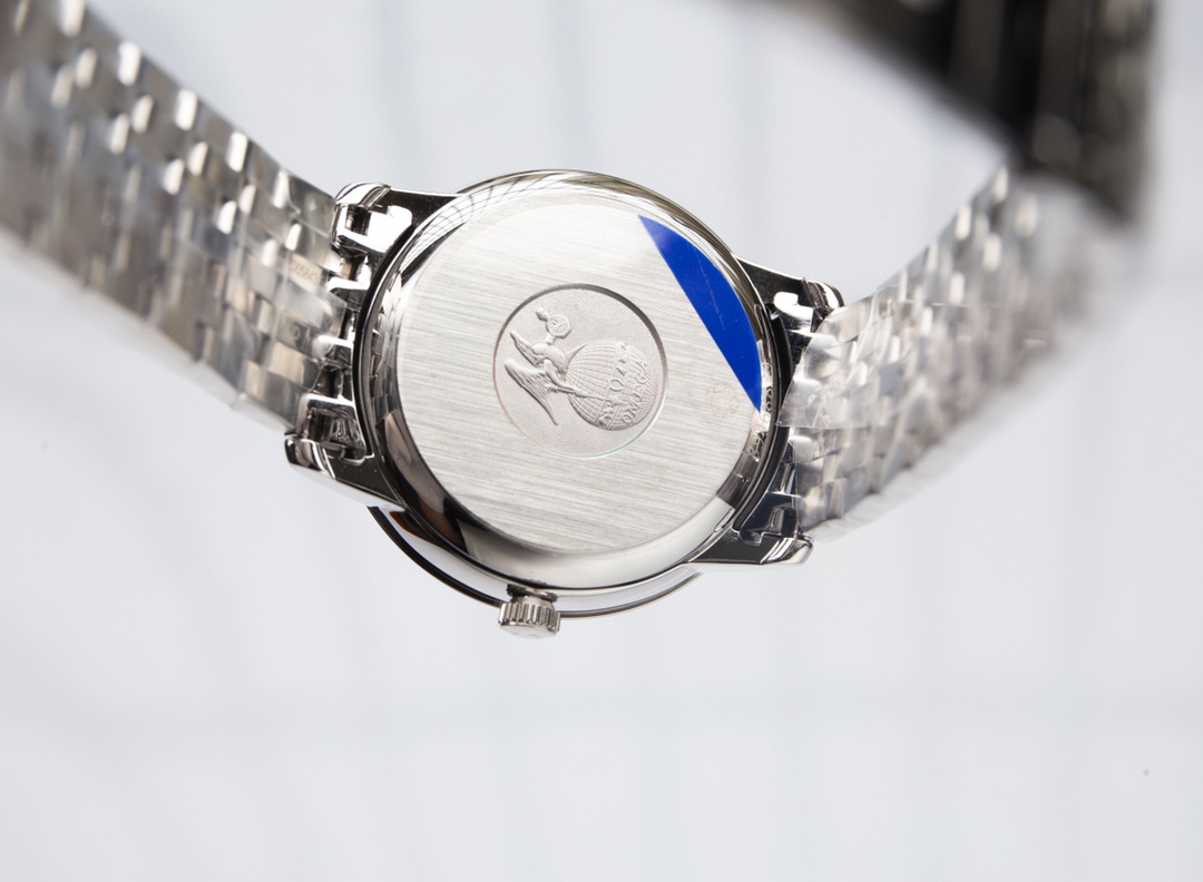 Omega-De Ville Series-Couple Watches! Genuine mold opening, 👏The lettering is the same as the original product with sun pattern, the curved surface is upgraded to high-definition arched double sapphire glass (clearer display, anti-scratch) 👏The back of the steel belt is also synchronized with the original laser product batch number! It took 9 months to make many corrections and upgrades to create a 1:1 shell model, striving for perfection! The diameter of men's clothing is 39.5mm, and the diameter of women's clothing is 32.7mm👏! The style adopts the original Citizen 8215® movement, which vibrates 28,800 times per hour, and has zero repair quality - Image 9