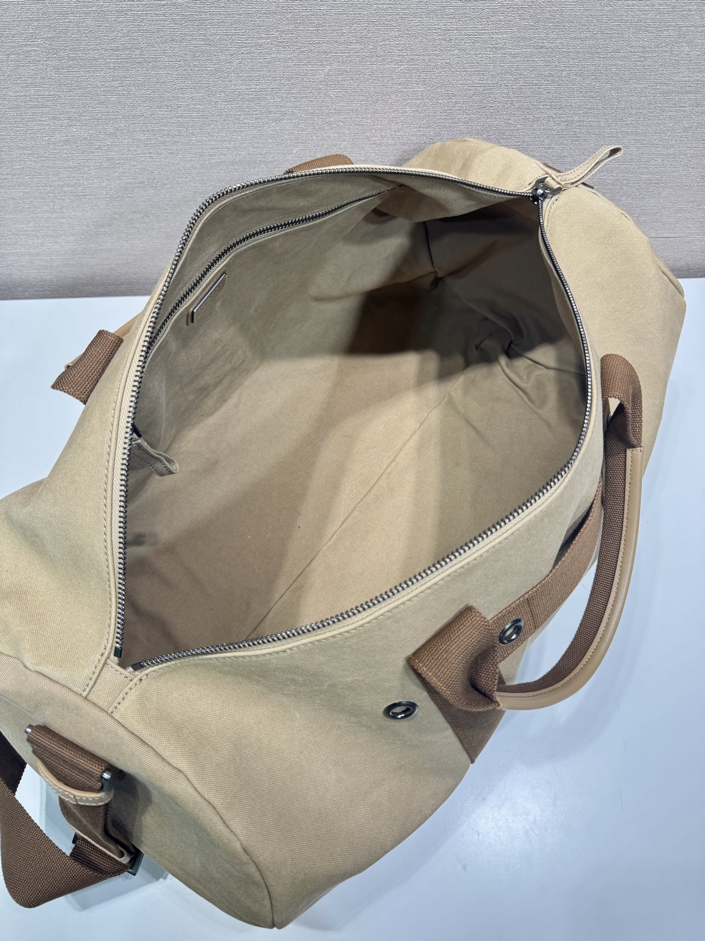 πNew travel bagππ2VC056ππ This travel bag interprets functionality with clean lines and bold elements, becoming a true expression of style - Image 8