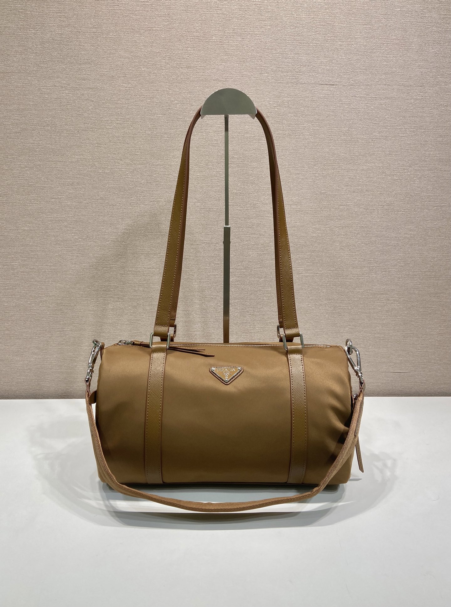 🎉New product🎉1BB154 luggage bag🎉🎉 This duffel bag has been redesigned into a modern, versatile shape