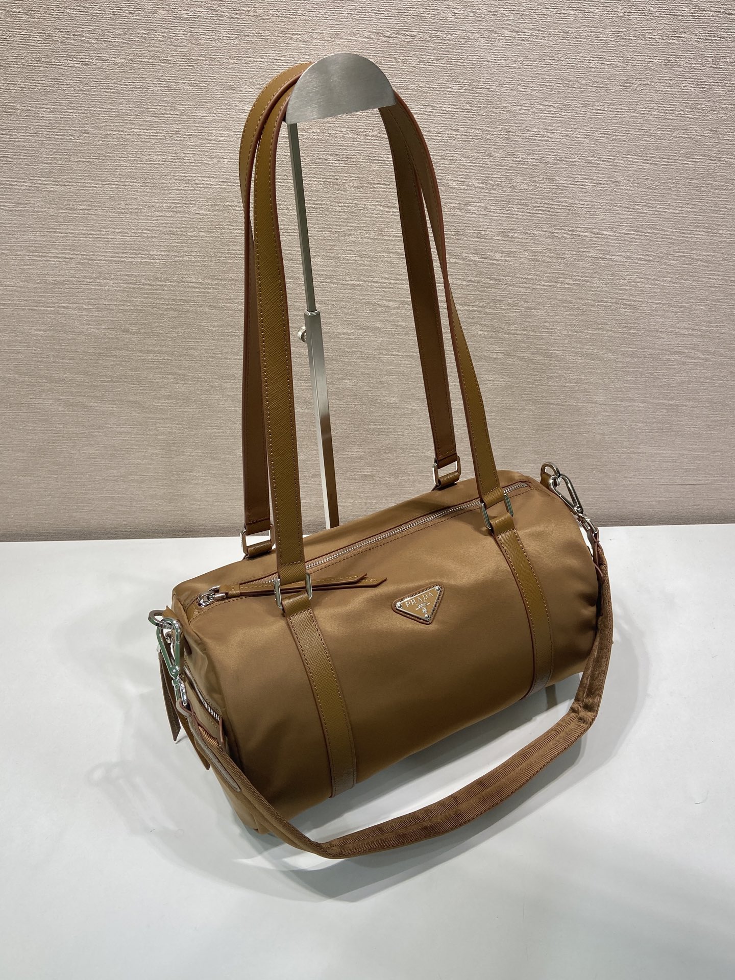 🎉New product🎉1BB154 luggage bag🎉🎉 This duffel bag has been redesigned into a modern, versatile shape - Image 2