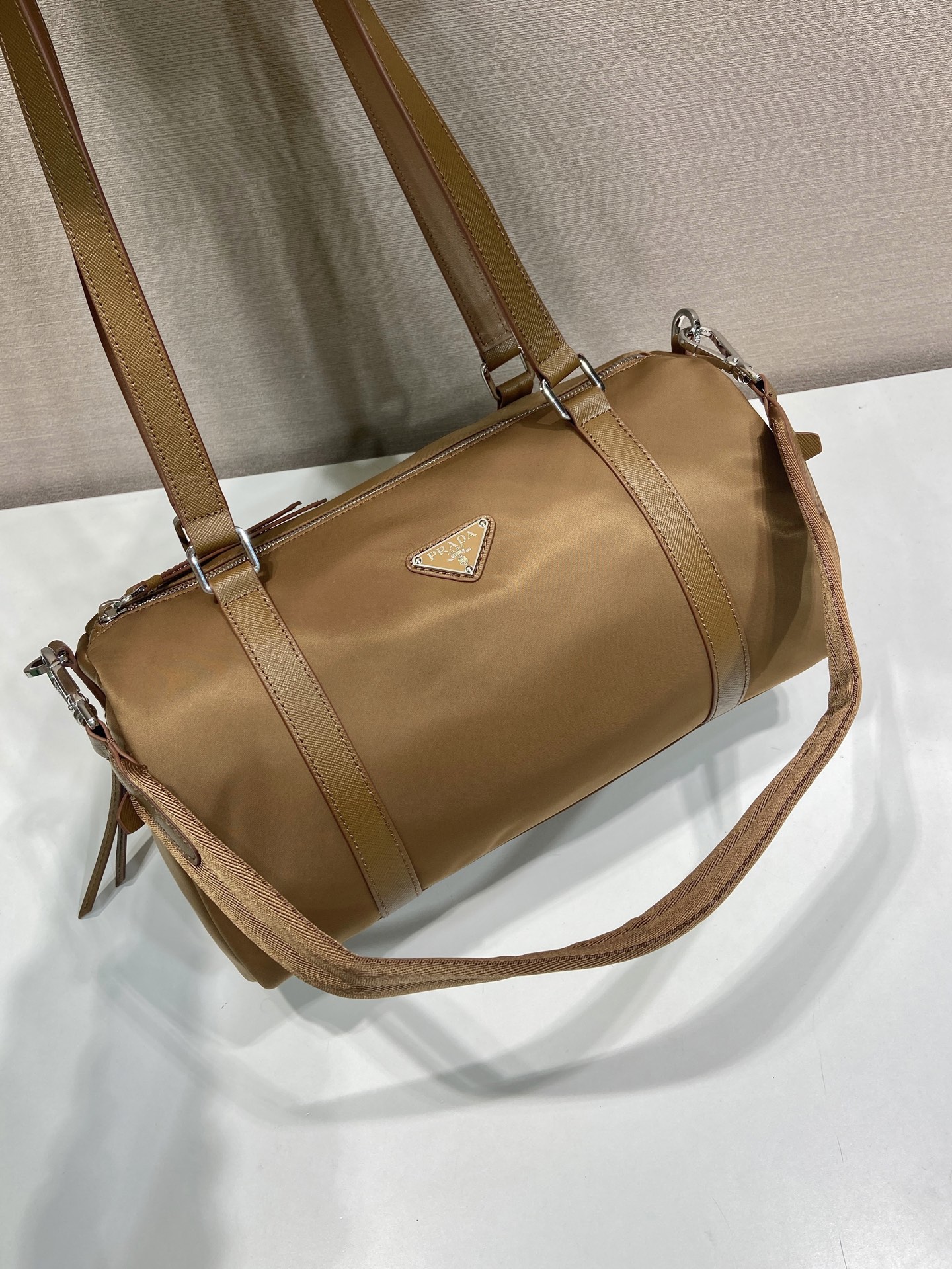 🎉New product🎉1BB154 luggage bag🎉🎉 This duffel bag has been redesigned into a modern, versatile shape - Image 4