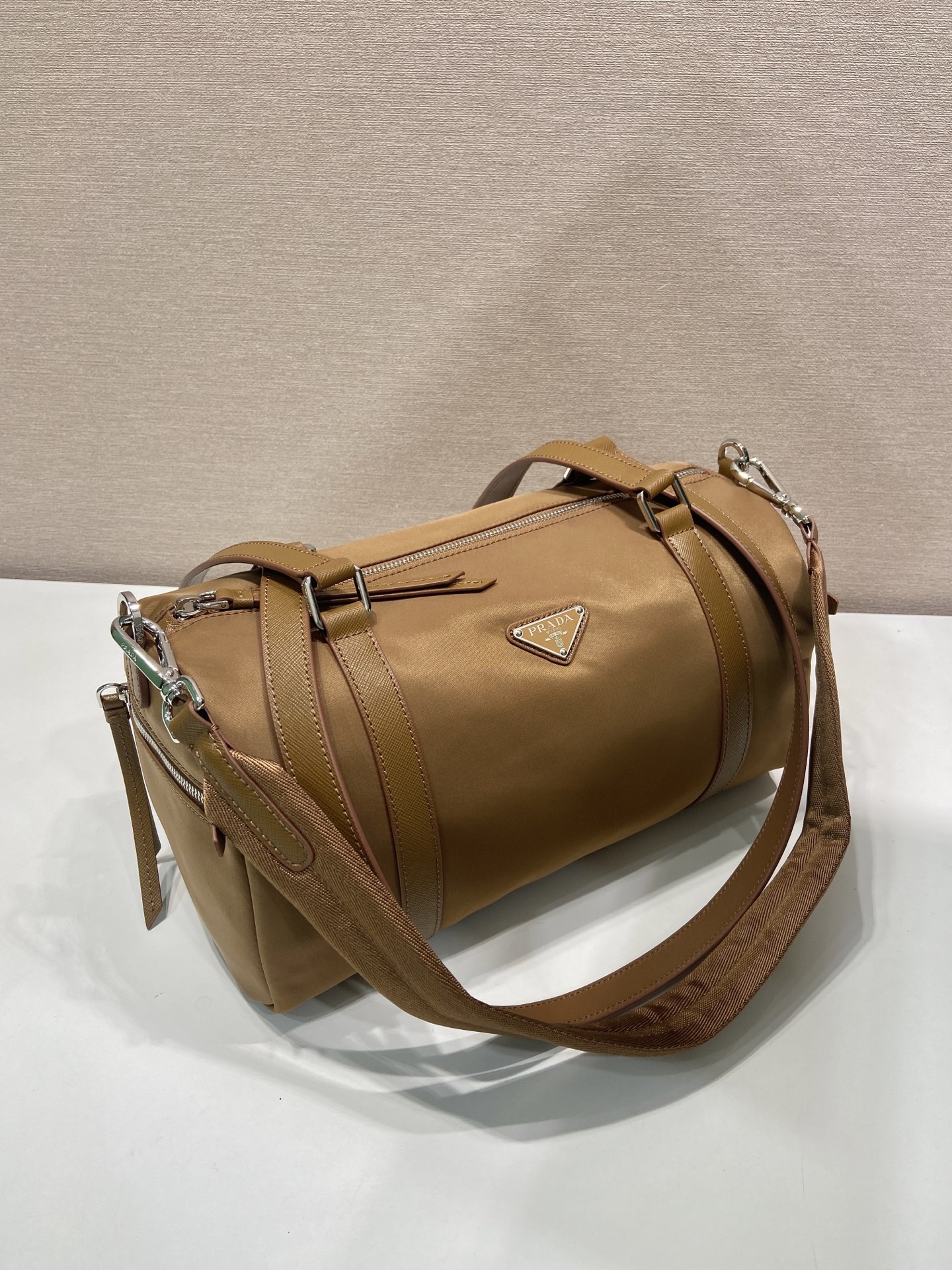 🎉New product🎉1BB154 luggage bag🎉🎉 This duffel bag has been redesigned into a modern, versatile shape - Image 3