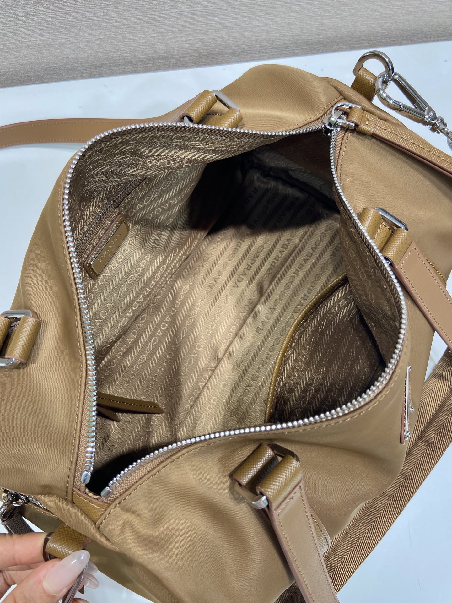 🎉New product🎉1BB154 luggage bag🎉🎉 This duffel bag has been redesigned into a modern, versatile shape - Image 8